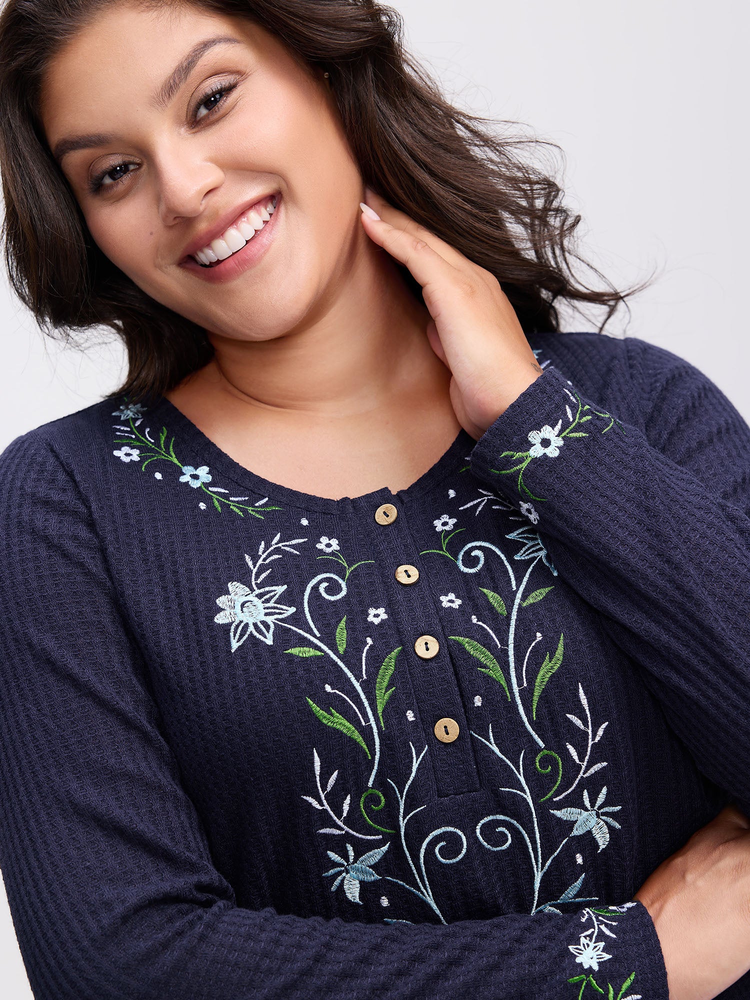 Floral Embroidery Textured Round Neck T-Shirt - Image 2