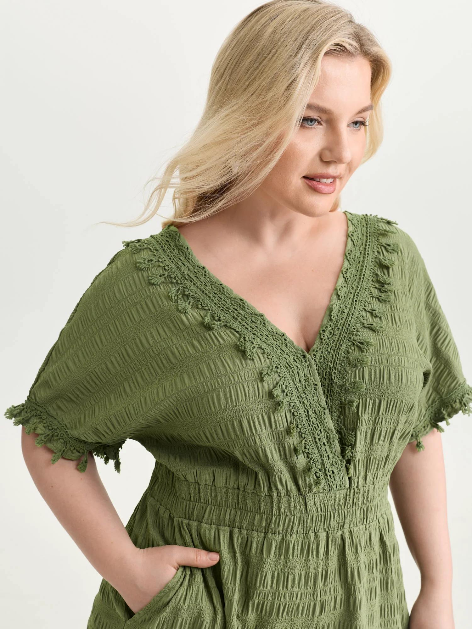 Floral Fringe Lace Neckline Romper - Image 2