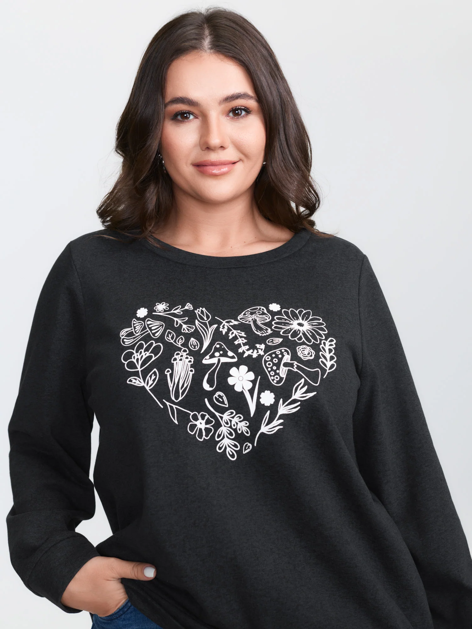 Floral Heart Pattern Vintage Sweatshirt - Image 2