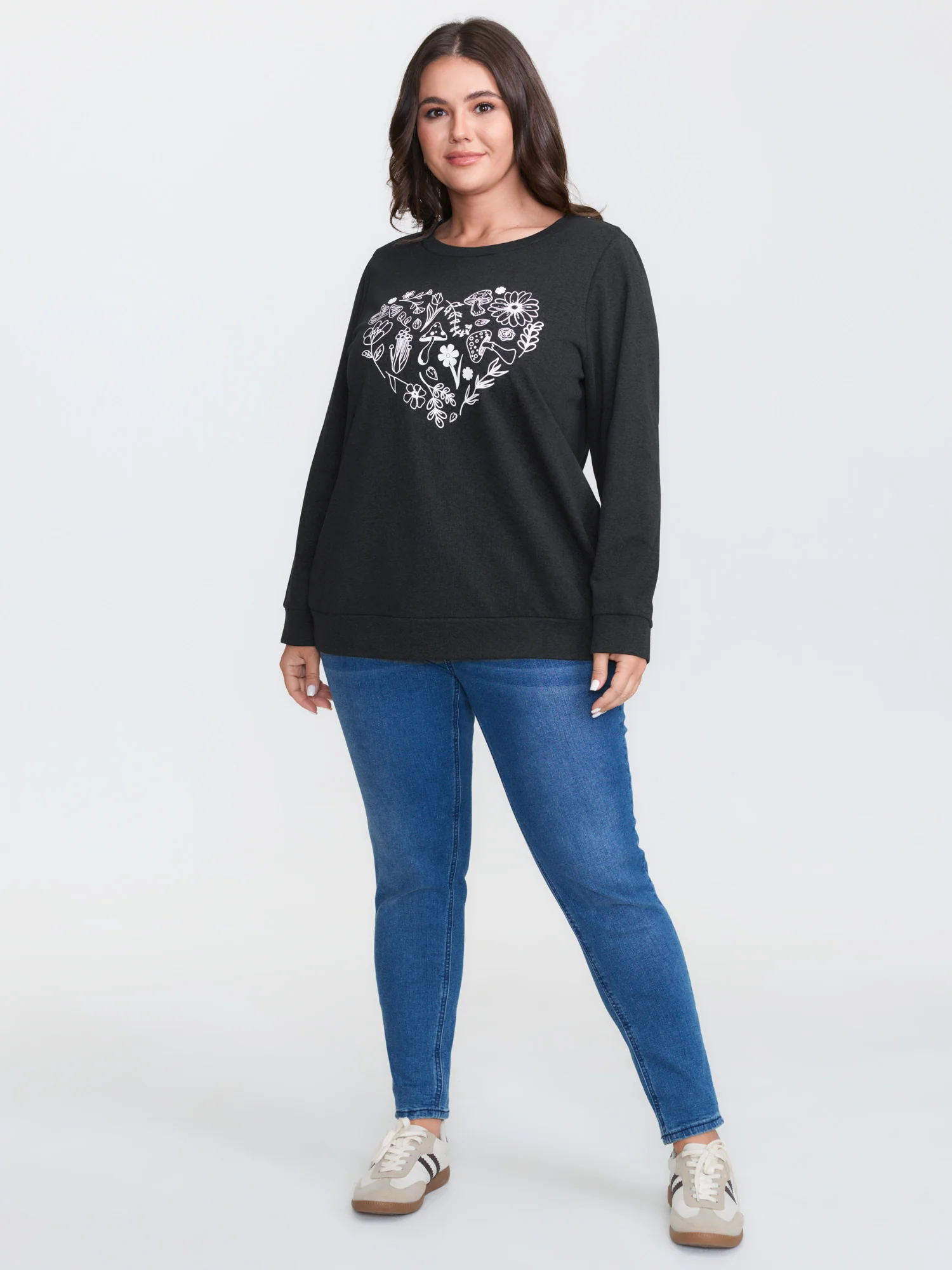 Floral Heart Pattern Vintage Sweatshirt - Image 3