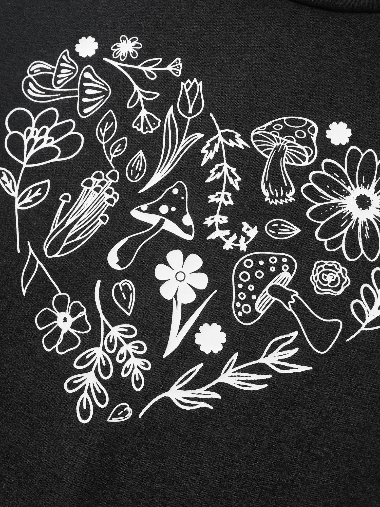 Floral Heart Pattern Vintage Sweatshirt - Image 6