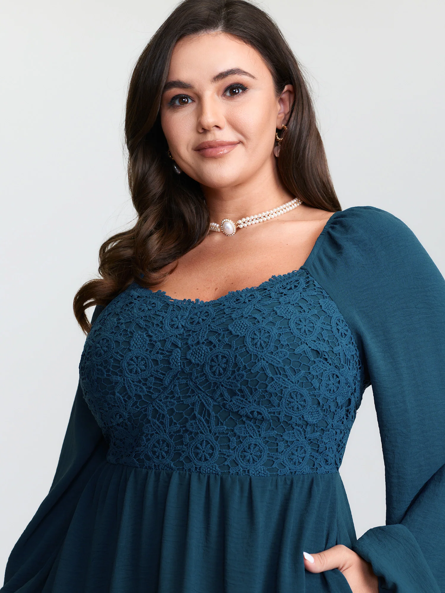 Floral Lace Sweetheart Neckline Midi Dress - Image 2