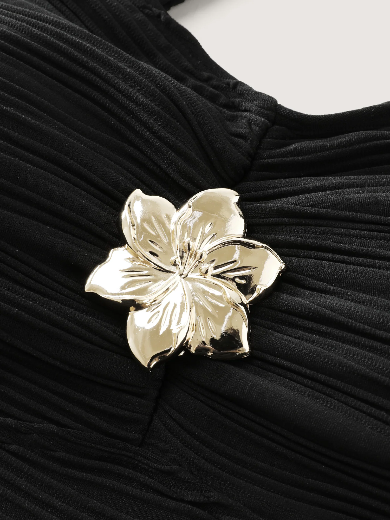 Floral Metallic Button Textured Swim Top - Image 5