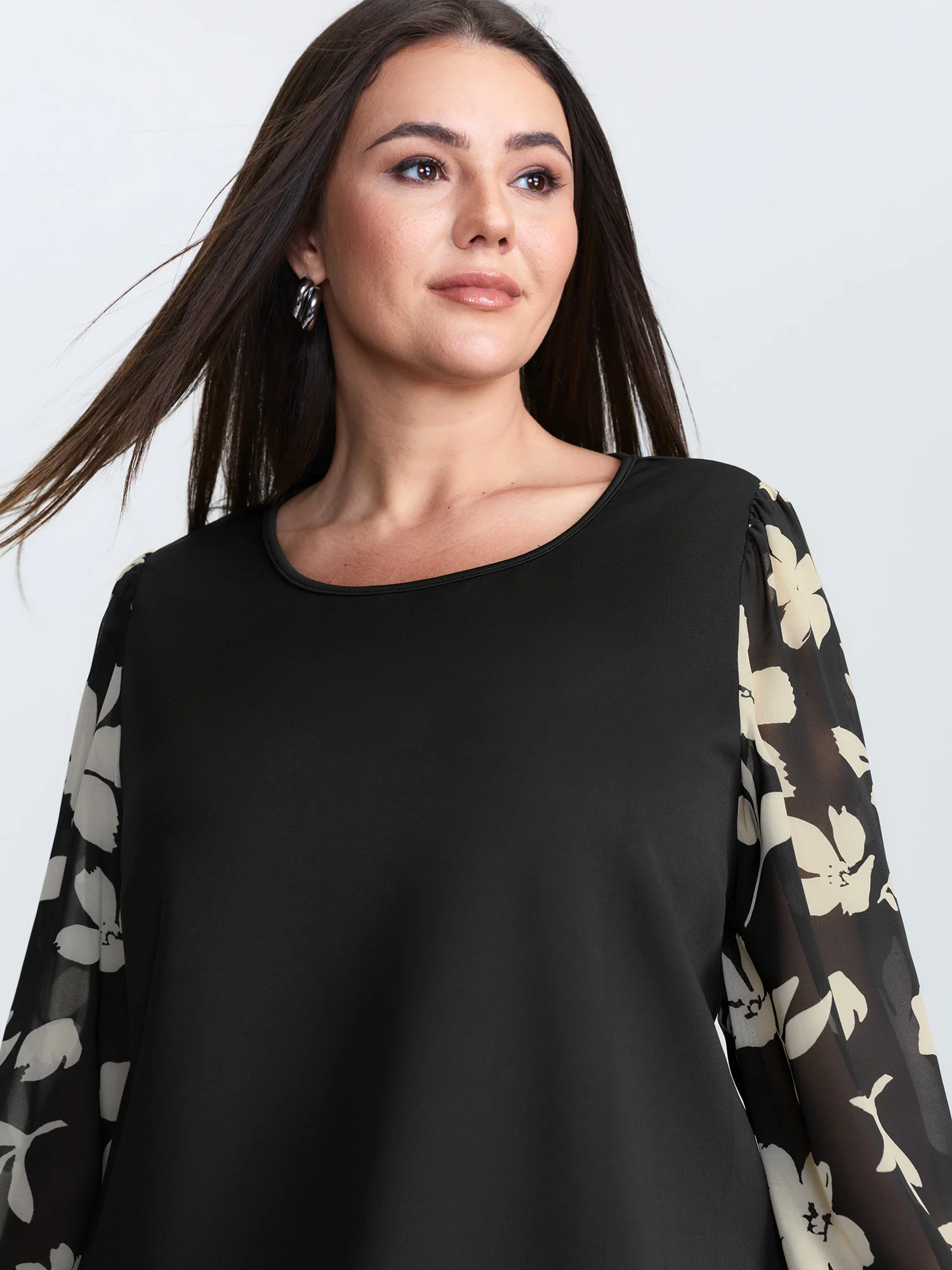 Floral Monochrome Print Round Neck Blouse - Image 2