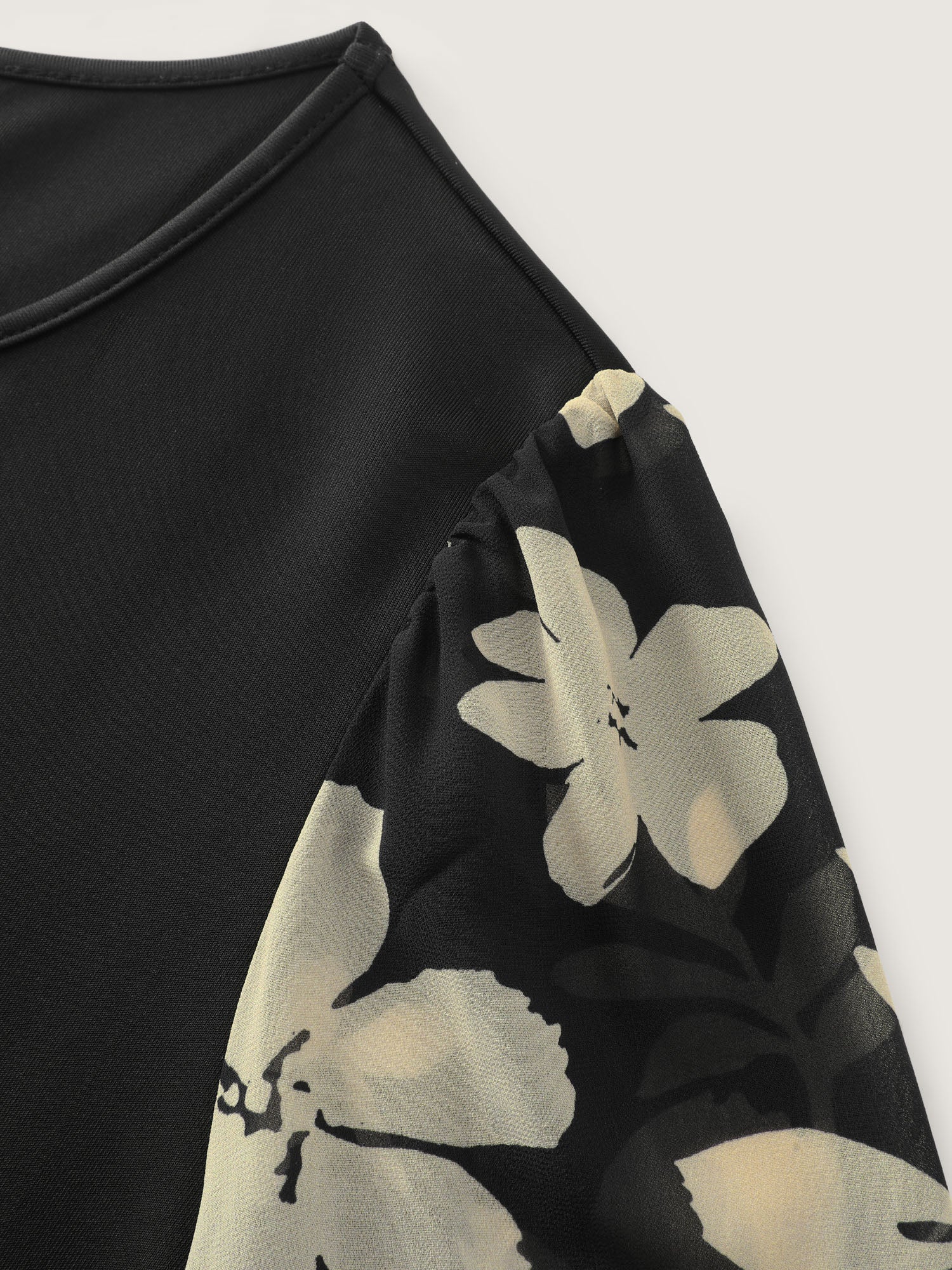 Floral Monochrome Print Round Neck Blouse - Image 6