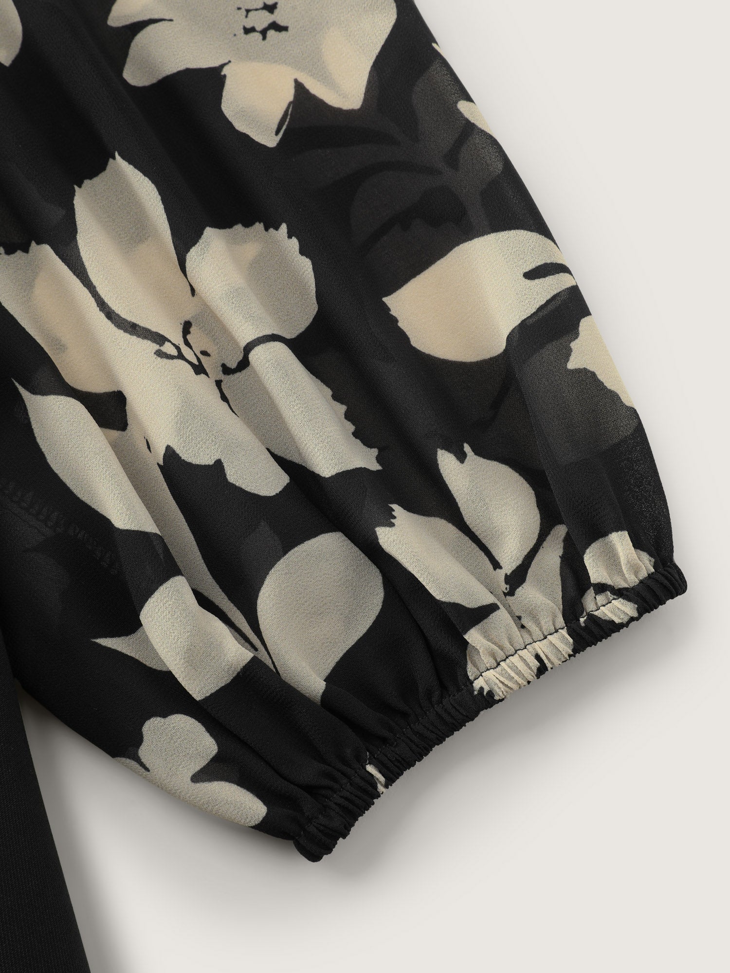 Floral Monochrome Print Round Neck Blouse - Image 7