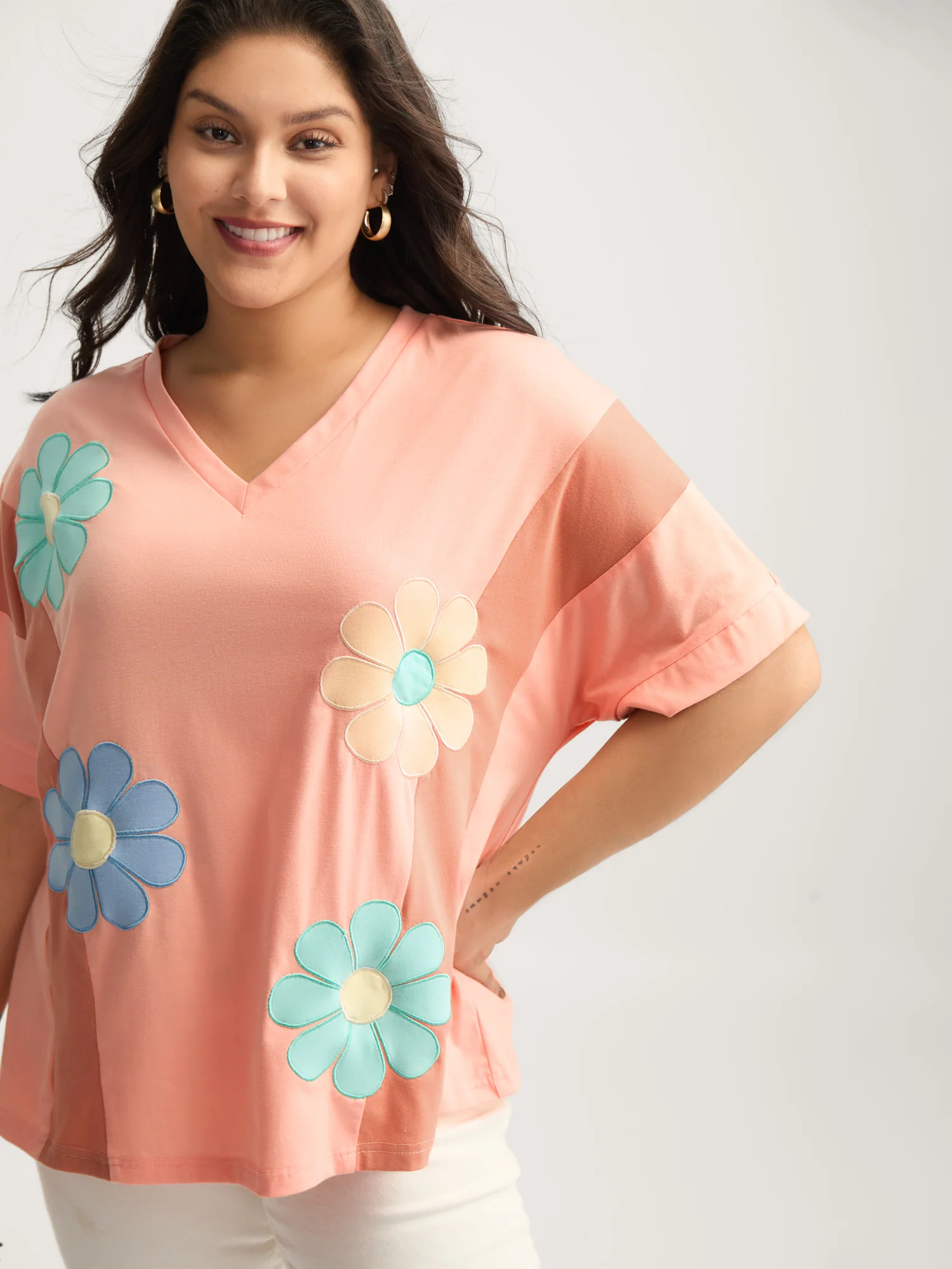 Floral Patchwork Embroidery Color Block T-Shirt - Image 2