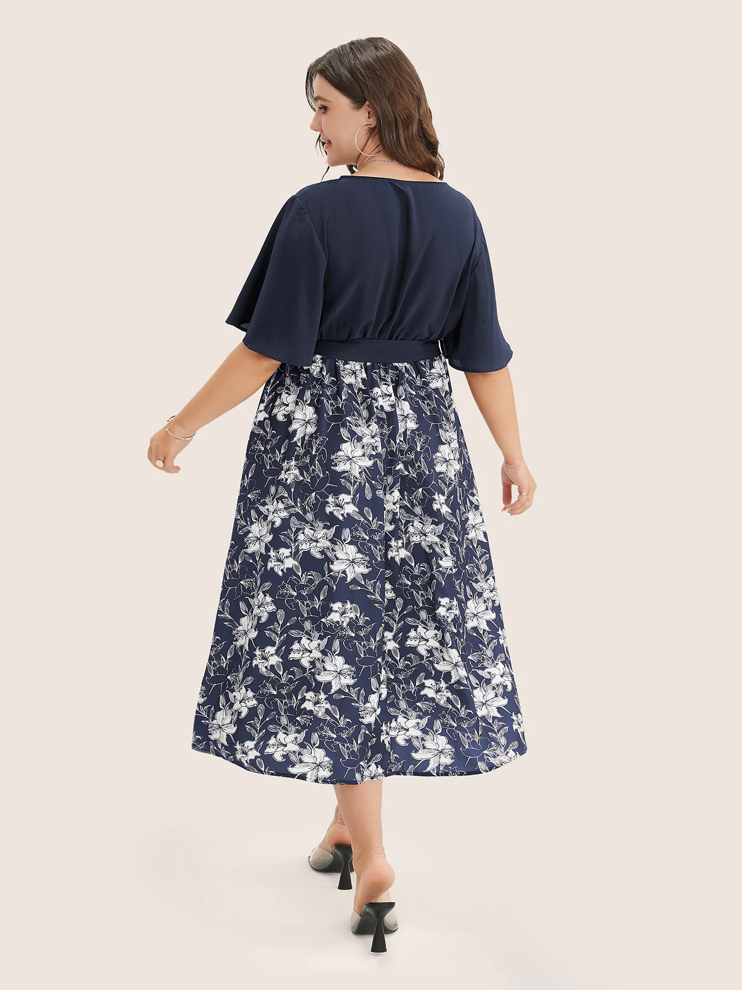 Floral Patchwork Pocket Belt Surplice Neck Ruffle Hem Dress - Image 14