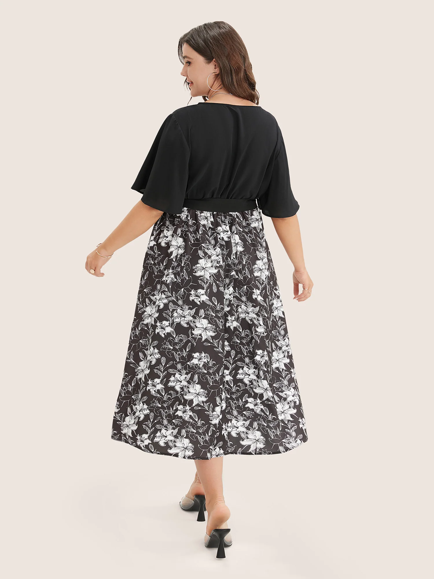 Floral Patchwork Pocket Belt Surplice Neck Ruffle Hem Dress - Image 4
