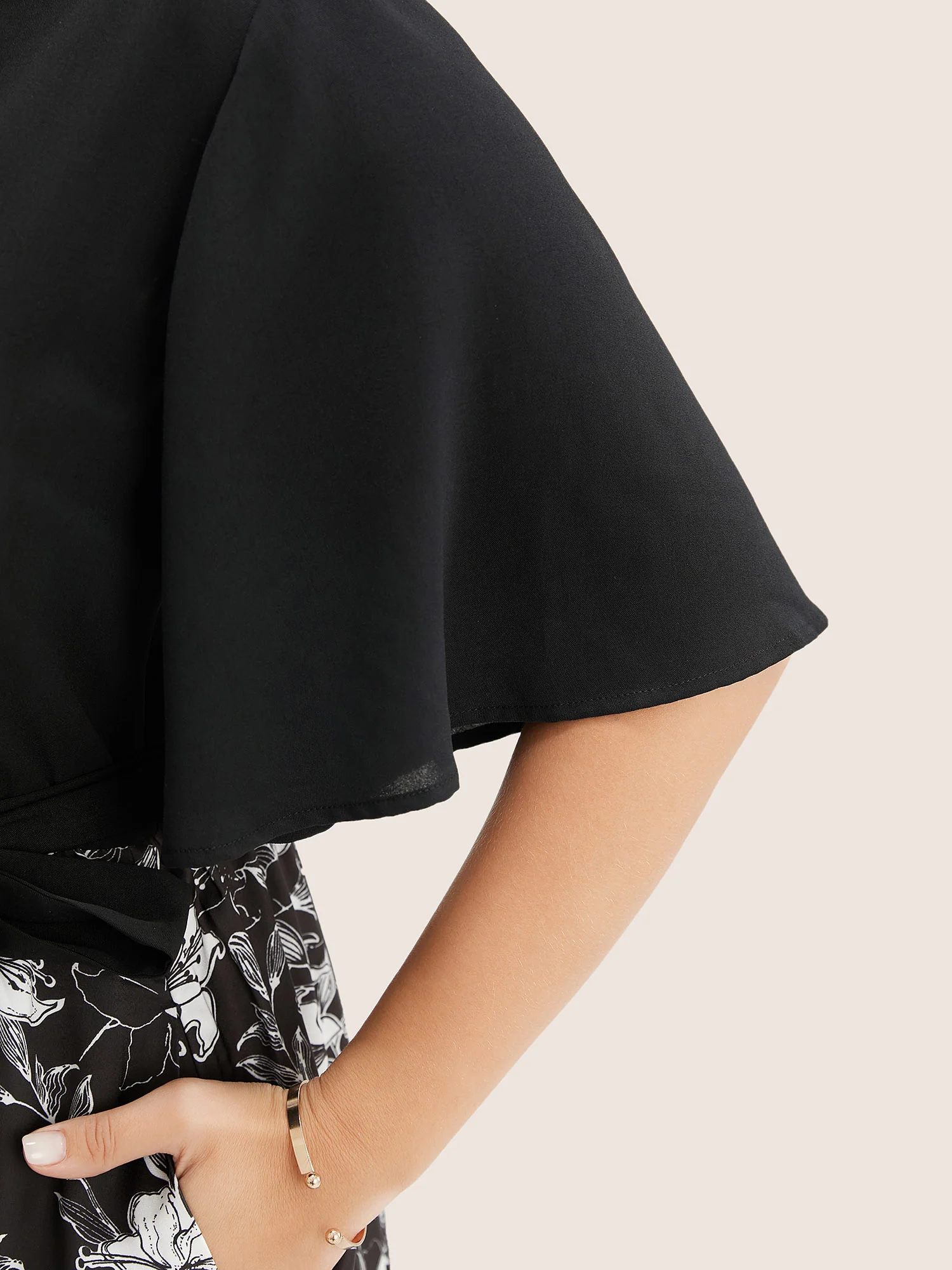 Floral Patchwork Pocket Belt Surplice Neck Ruffle Hem Dress - Image 7