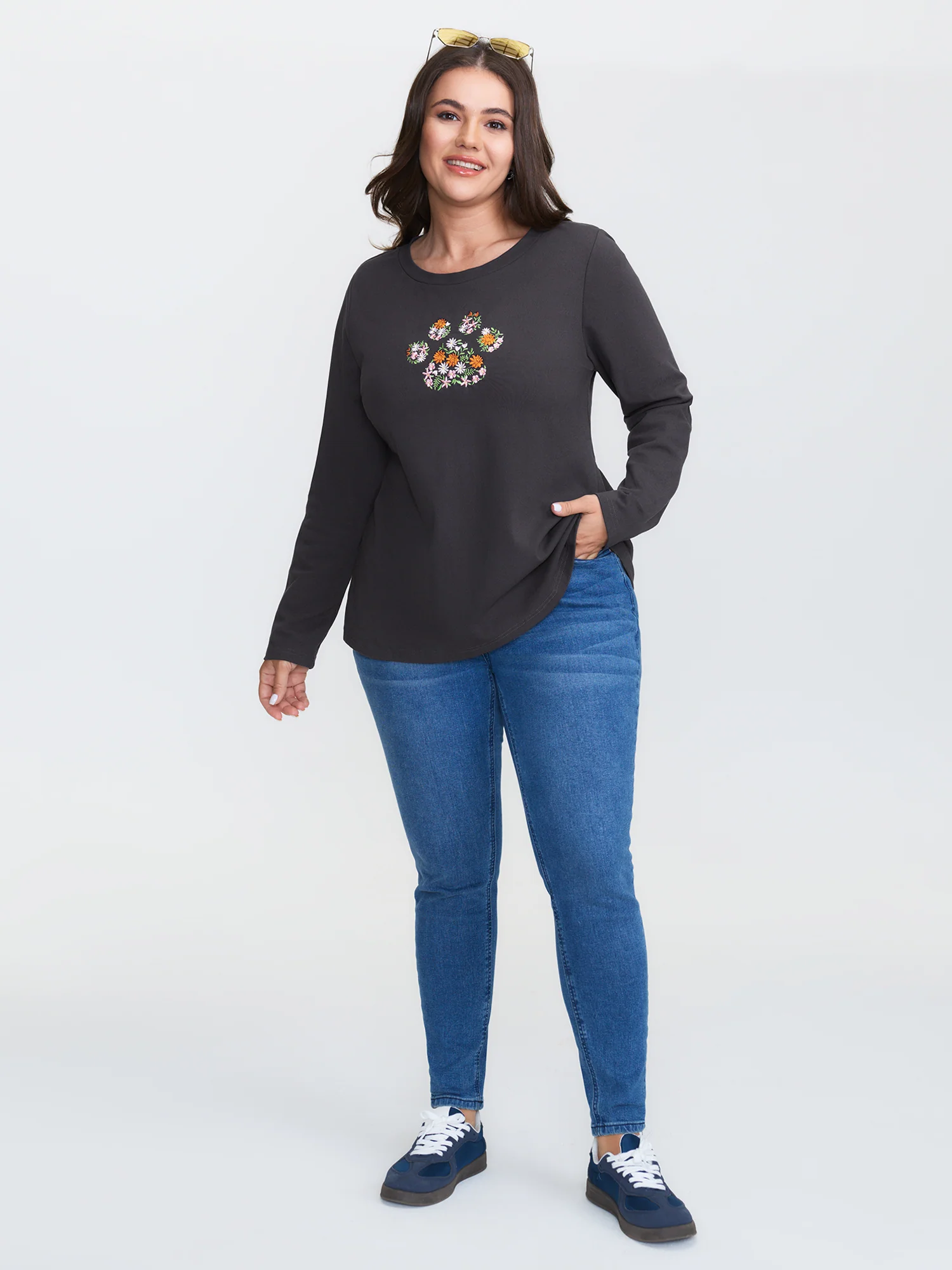 Floral Paws Embroidered Curvy Hem T-Shirt - Image 2