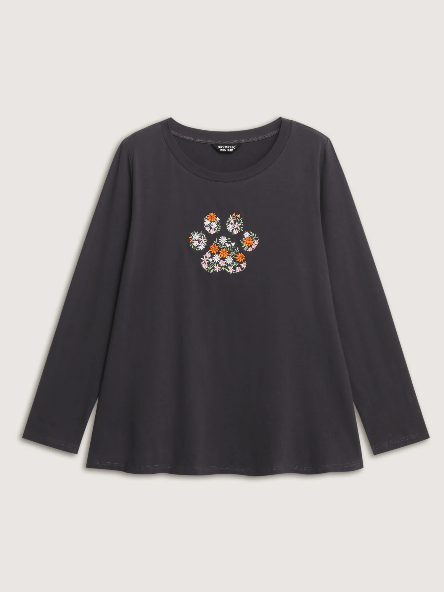 Floral Paws Embroidered Curvy Hem T-Shirt - Image 5
