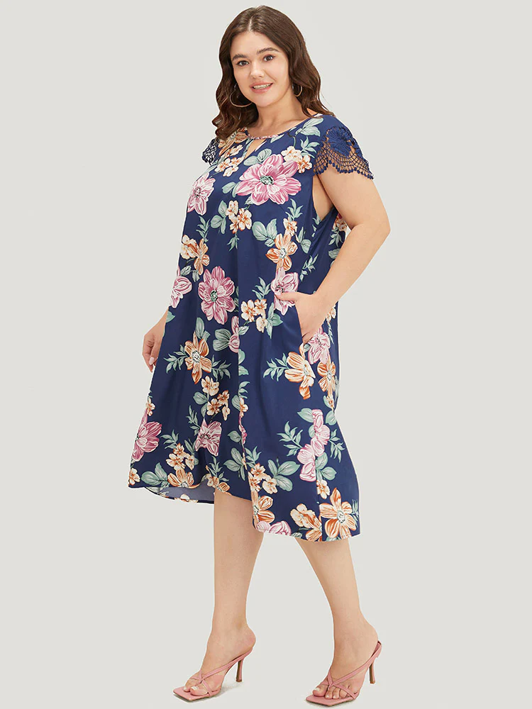 Floral Pocket Keyhole Lace Cap Sleeve Flutter Dress - Image 2
