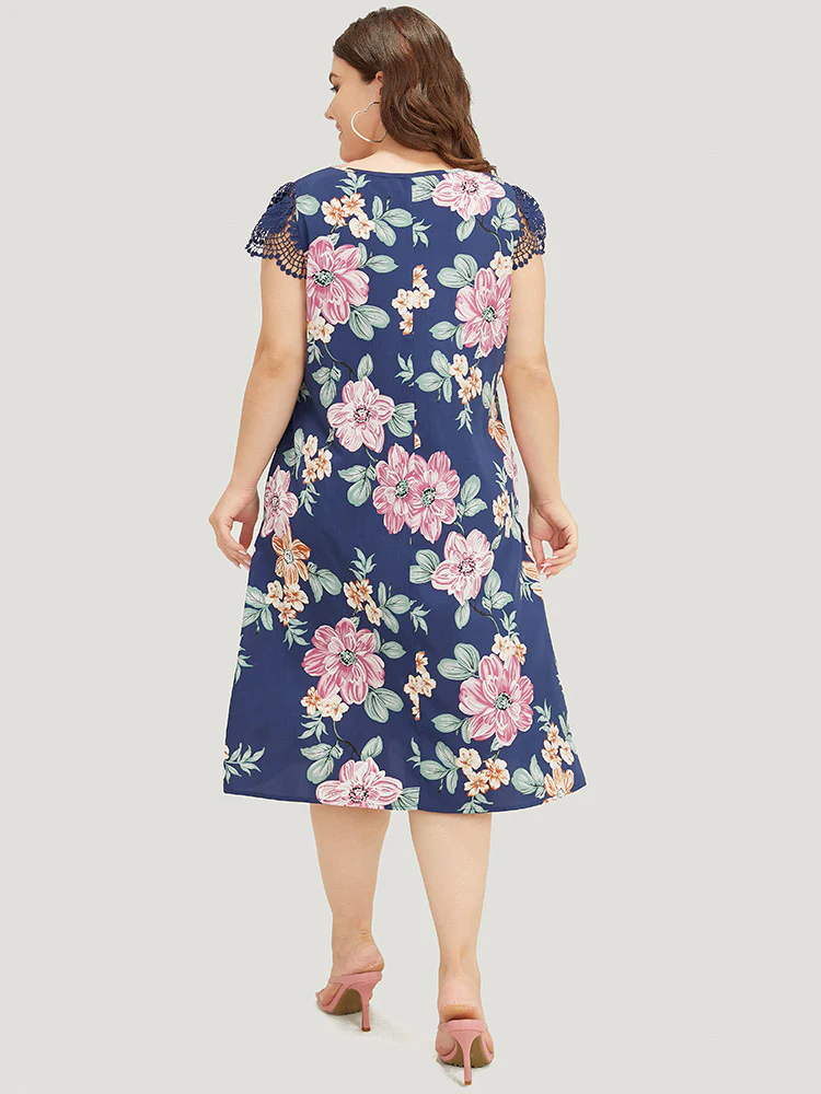 Floral Pocket Keyhole Lace Cap Sleeve Flutter Dress - Image 4
