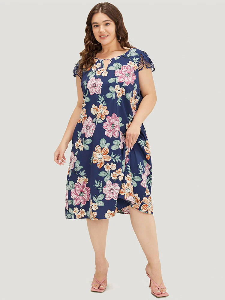 Floral Pocket Keyhole Lace Cap Sleeve Flutter Dress - Image 5