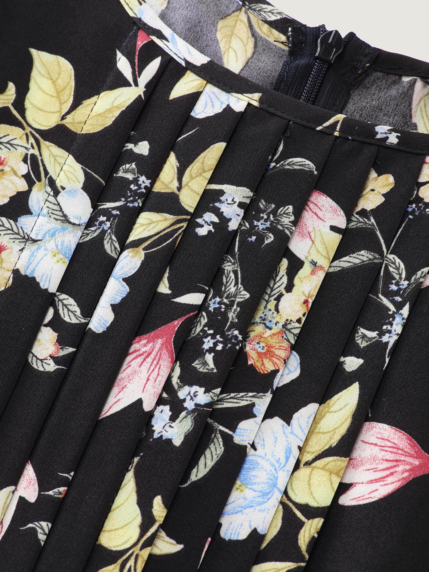 Floral Print Belted Plicated Detail Jumpsuit - Image 6