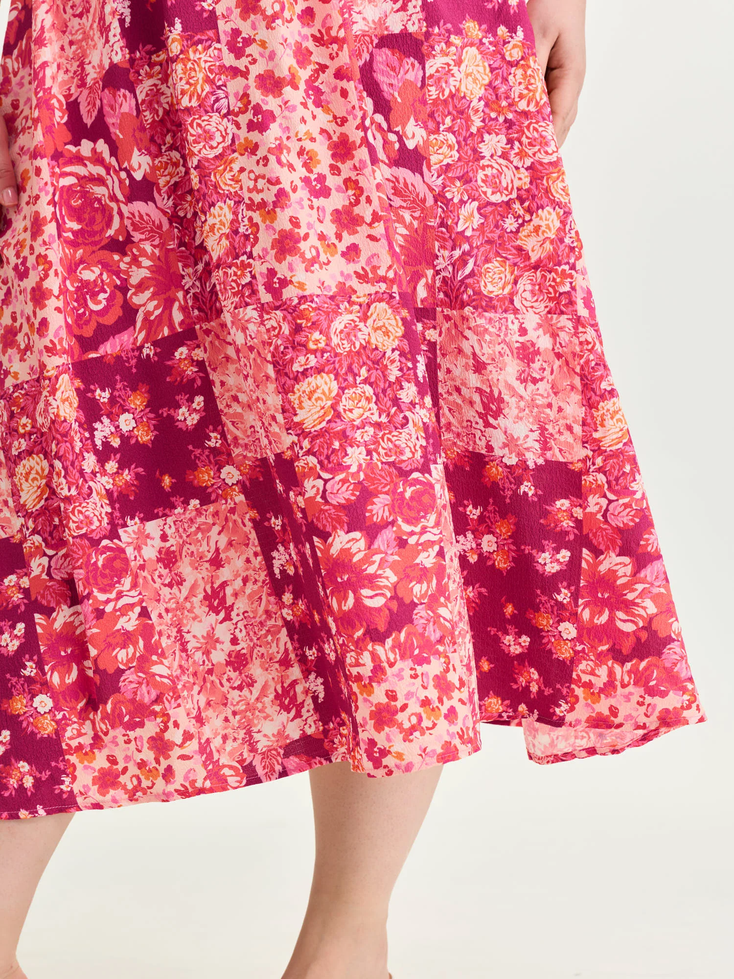 Floral Print Bust-Defining Shirred Midi Dress - Image 3