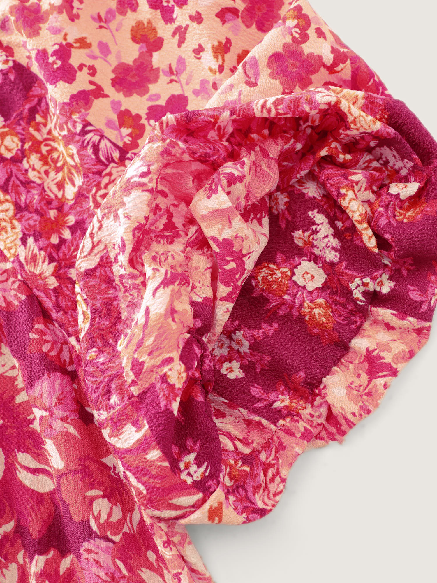 Floral Print Bust-Defining Shirred Midi Dress - Image 6