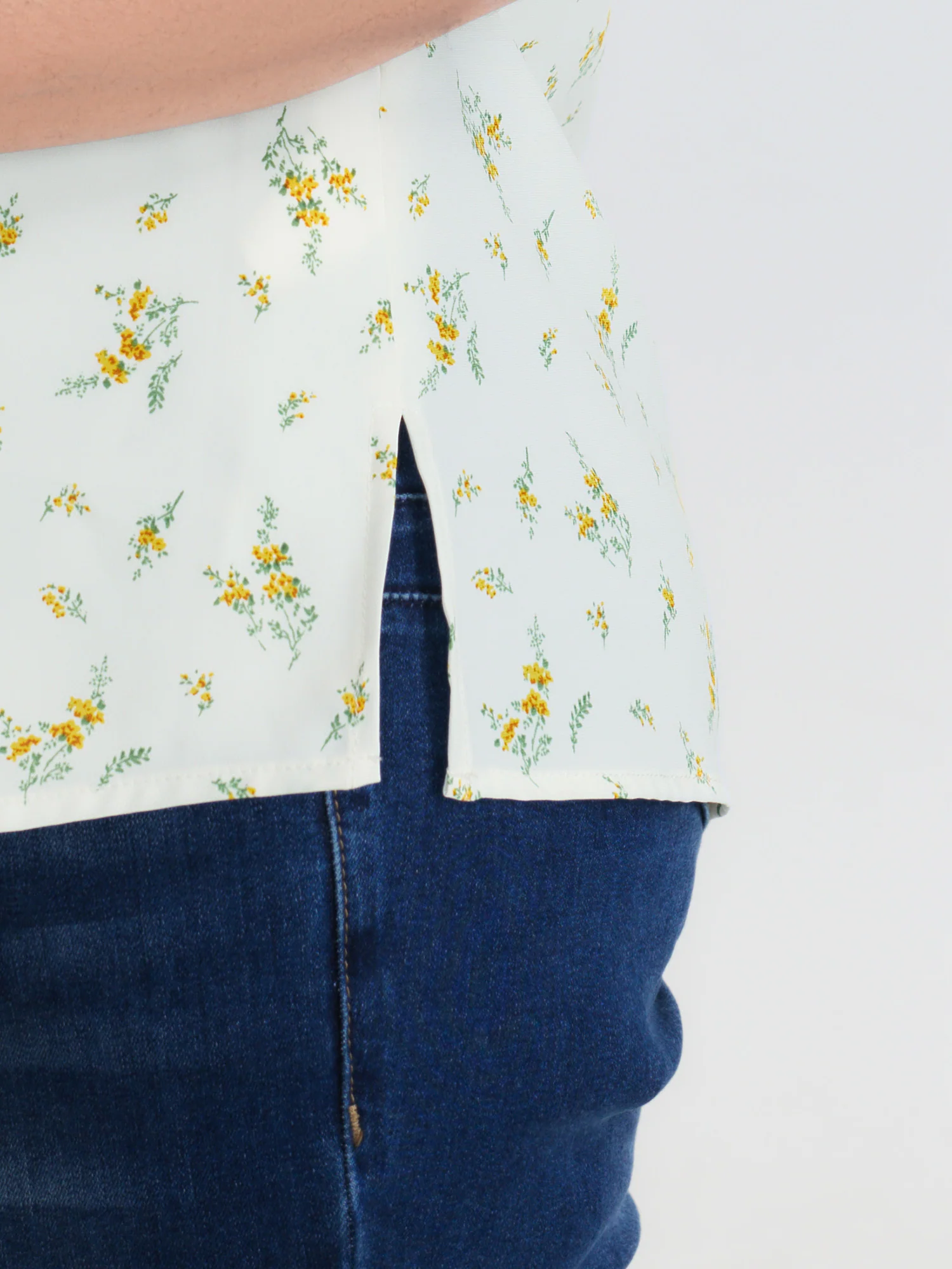 Floral Print Button Detail Color Contrast Blouse - Image 4