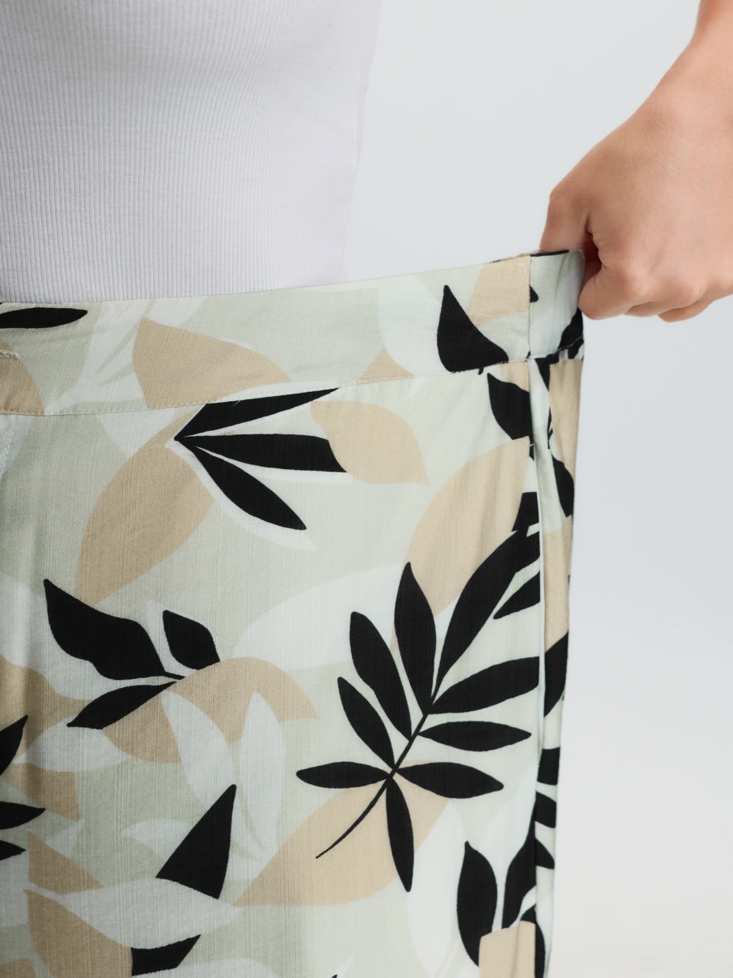 Floral Print Button Straight-Leg Pants - Image 9