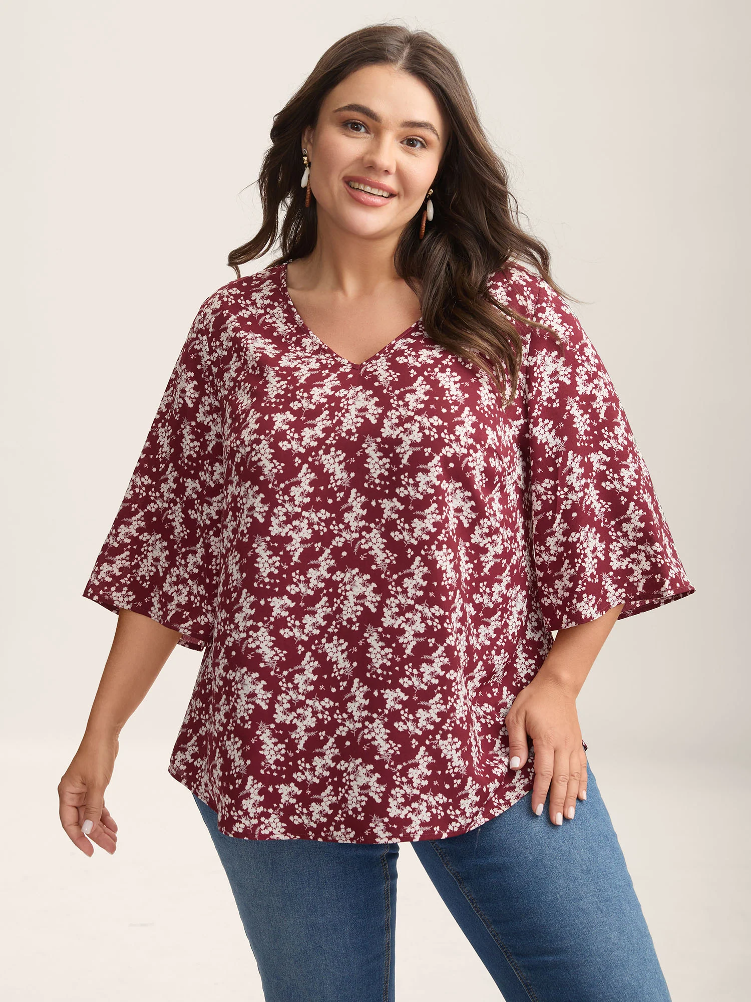 Floral Print Curvy Hem V-Neck Shirt - Image 12