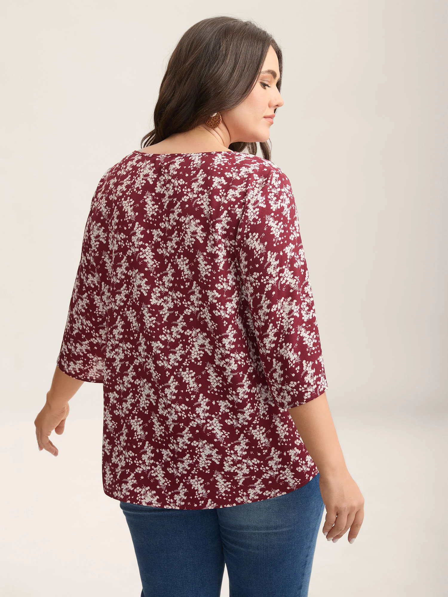 Floral Print Curvy Hem V-Neck Shirt - Image 15
