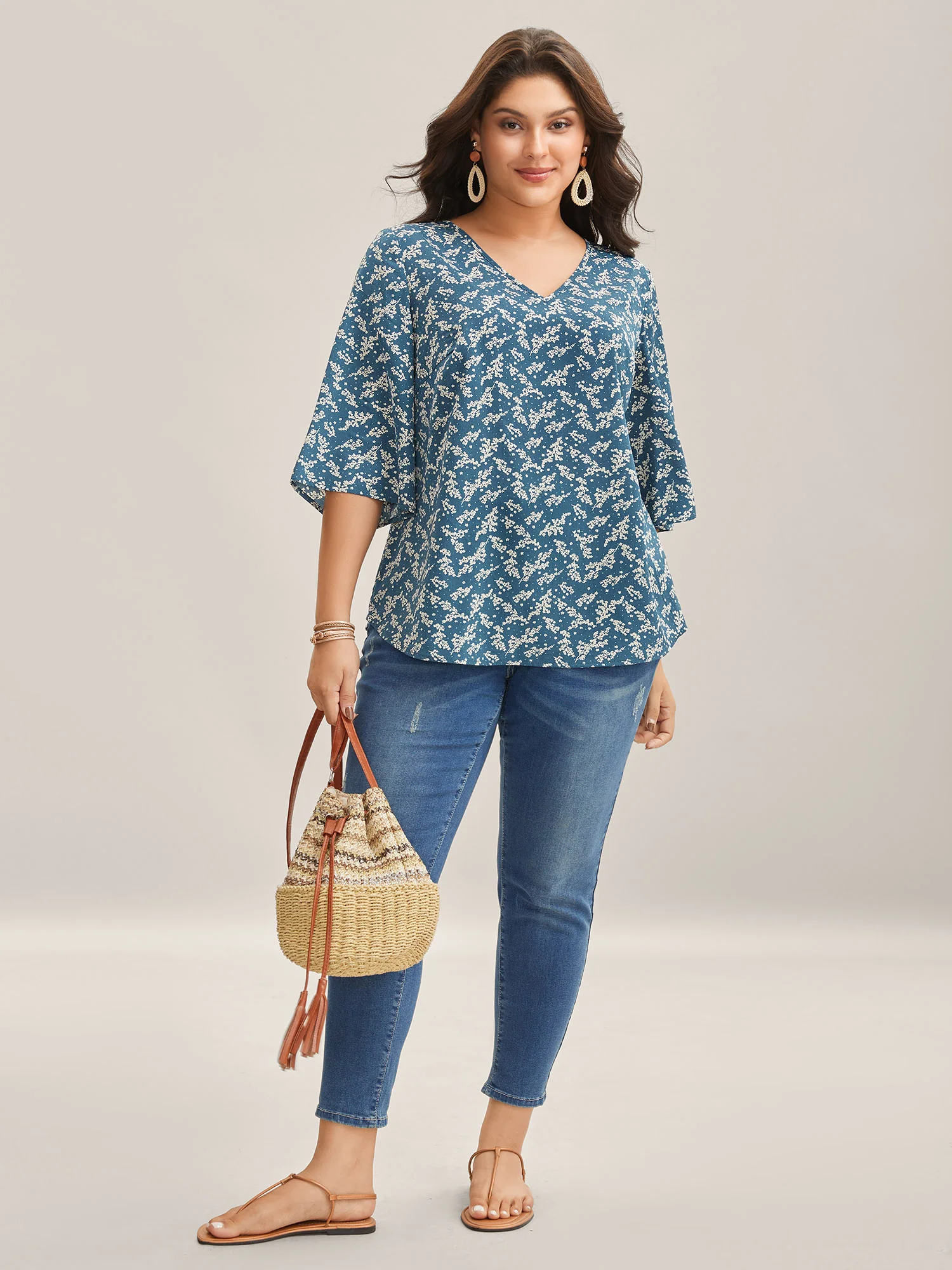 Floral Print Curvy Hem V-Neck Shirt - Image 3