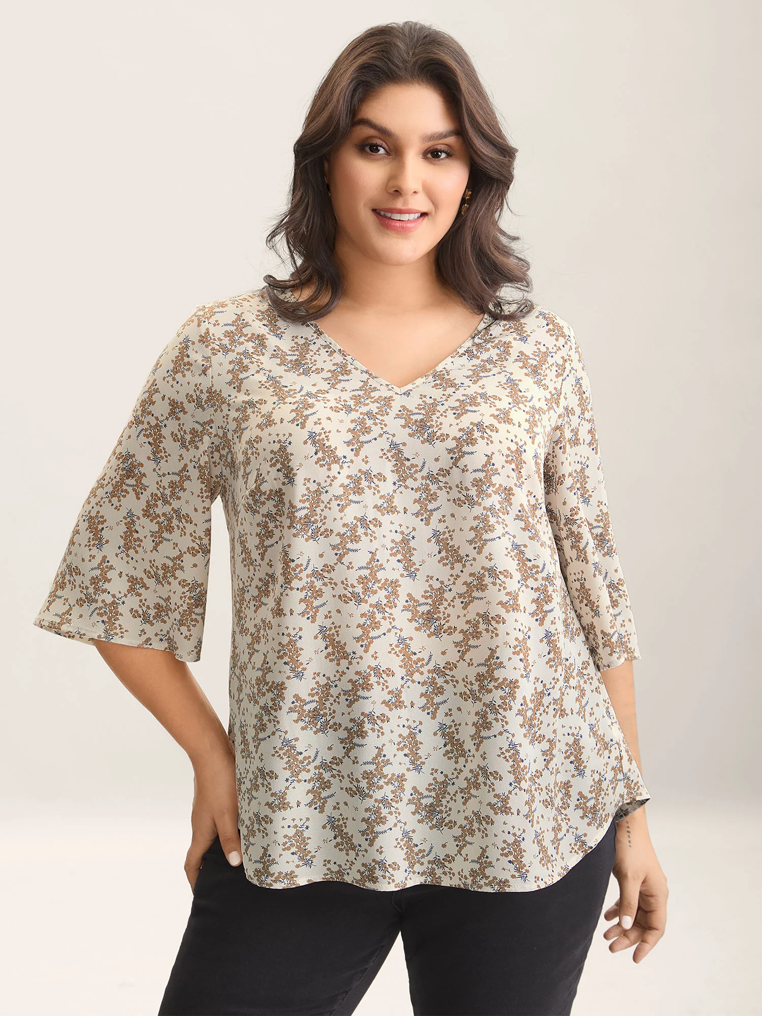 Floral Print Curvy Hem V-Neck Shirt - Image 8