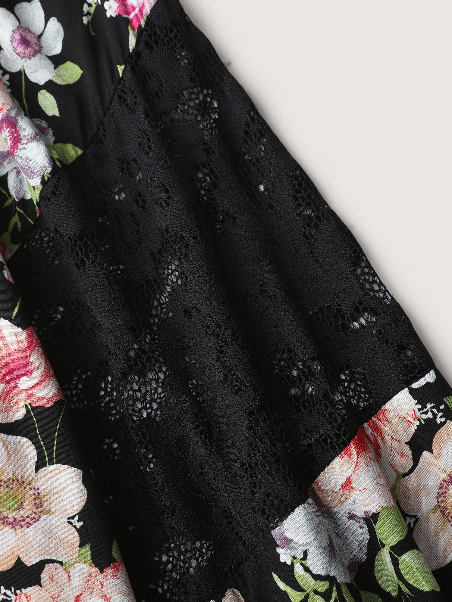 Floral Print Cut-Out Neck Flowy Blouse - Image 6