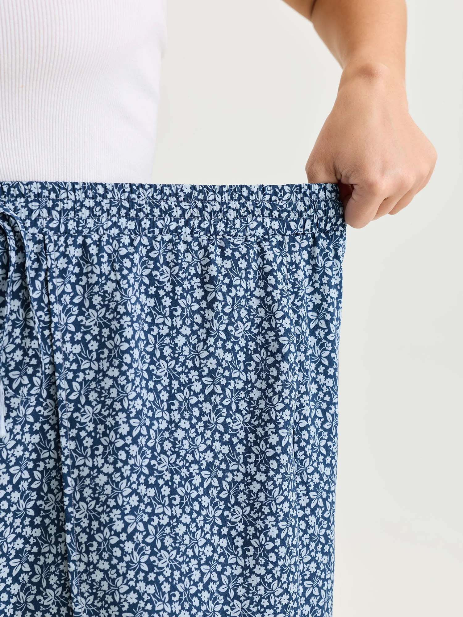 Floral Print Front Slit Wide-Leg Pants - Image 4