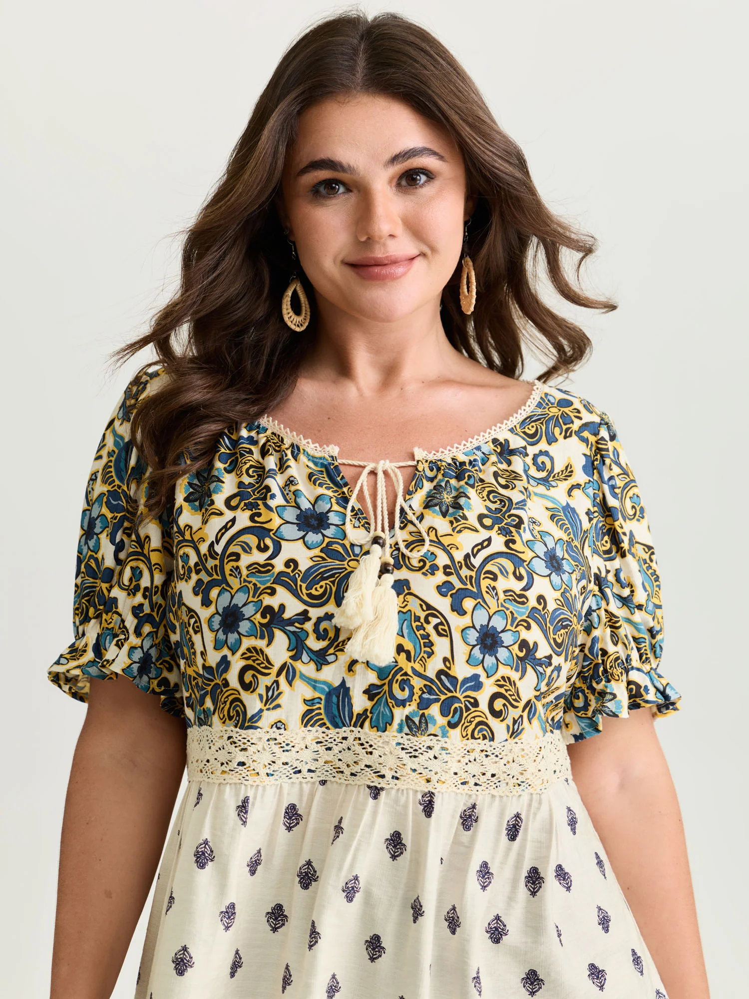 Floral Print Lace Neckline Flowy Blouse - Image 2