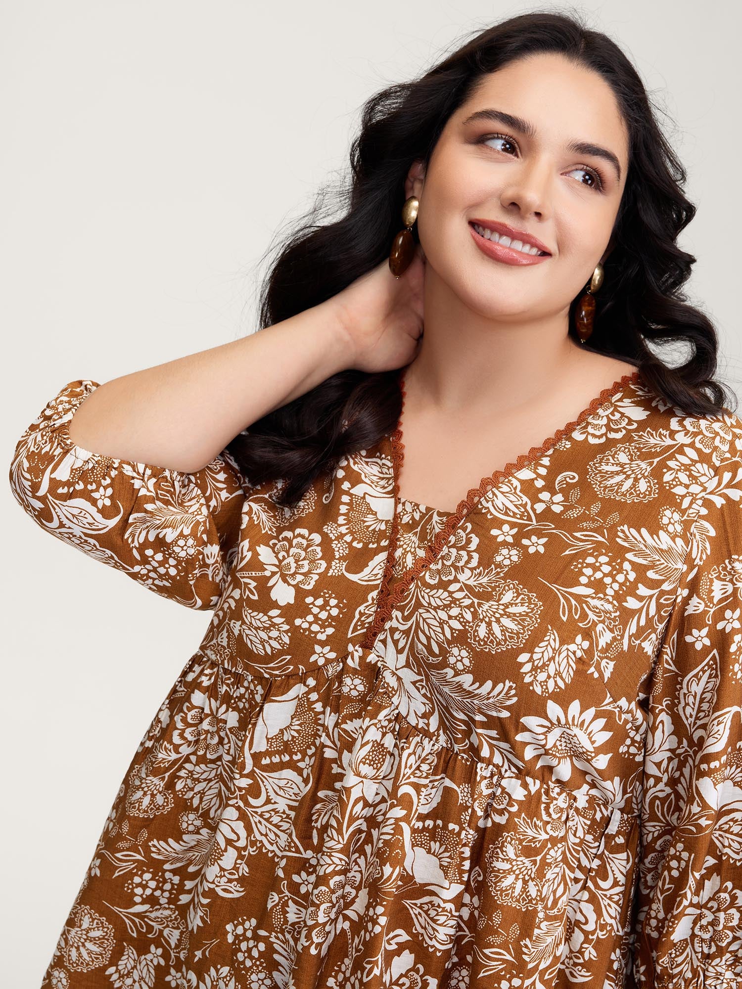 Floral Print Lace Neckline Pleated Blouse - Image 2
