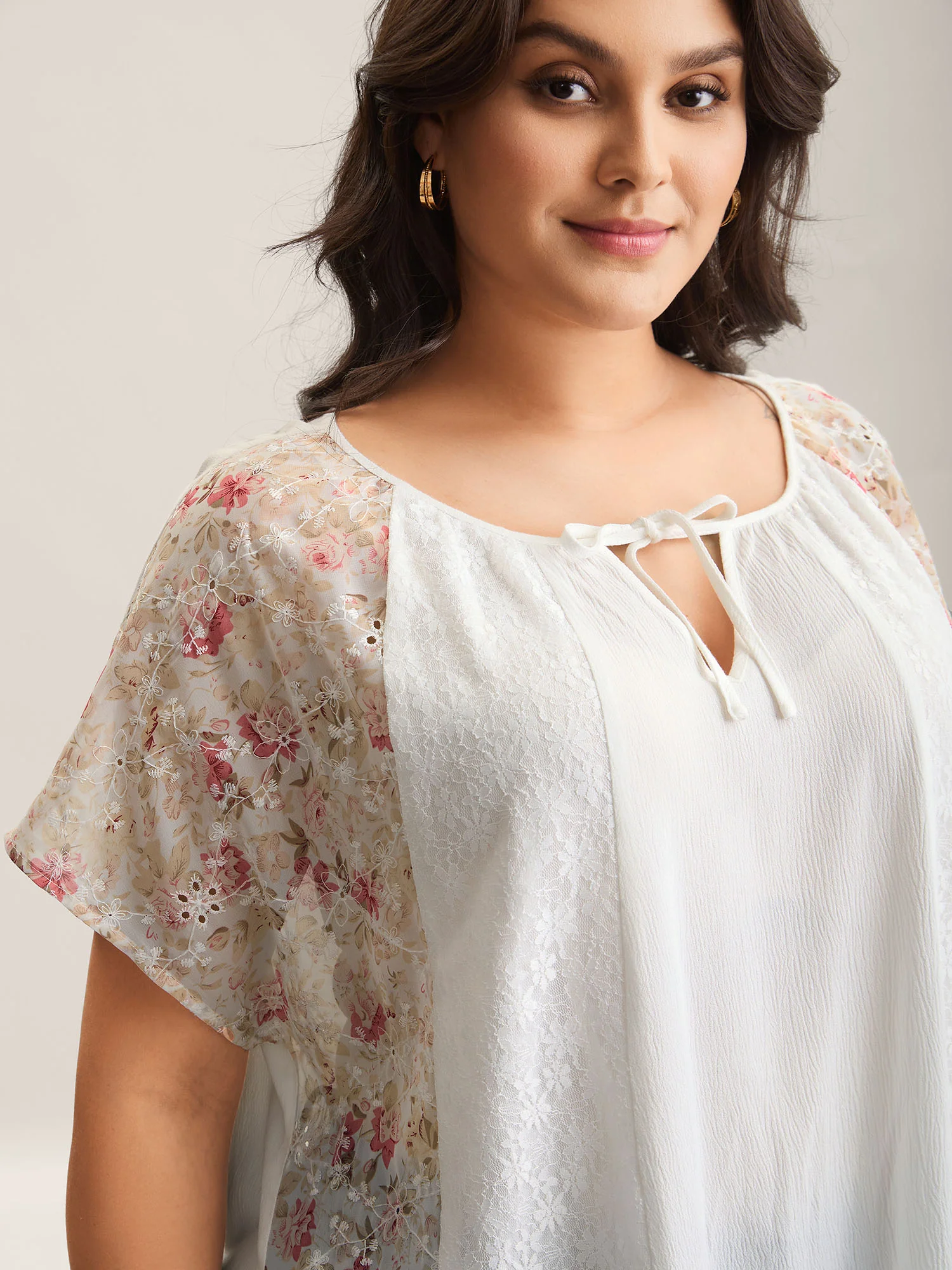 Floral Print Panel Sheer Keyhole Blouse - Image 2