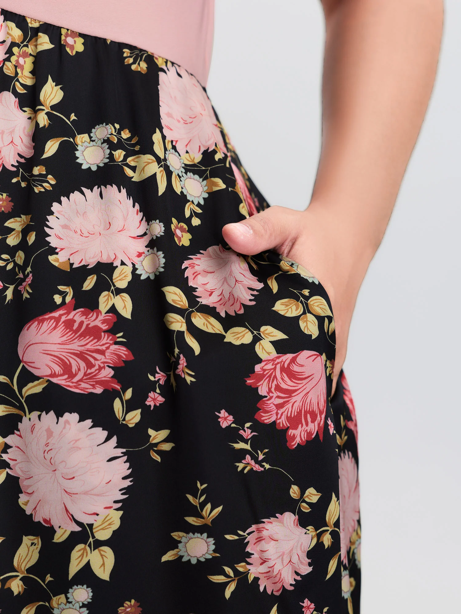 Floral Print Ruched Bodice Midi Dress - Image 4