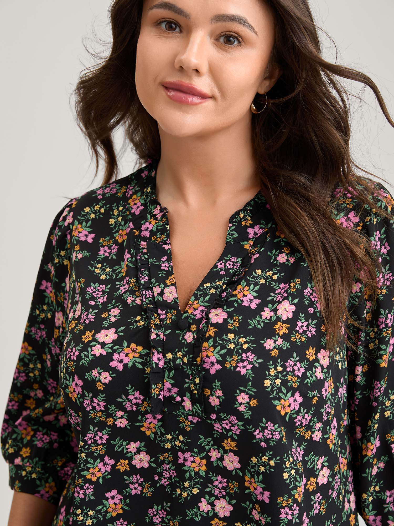 Floral Print Ruffled Neckline Flowy Blouse - Image 3