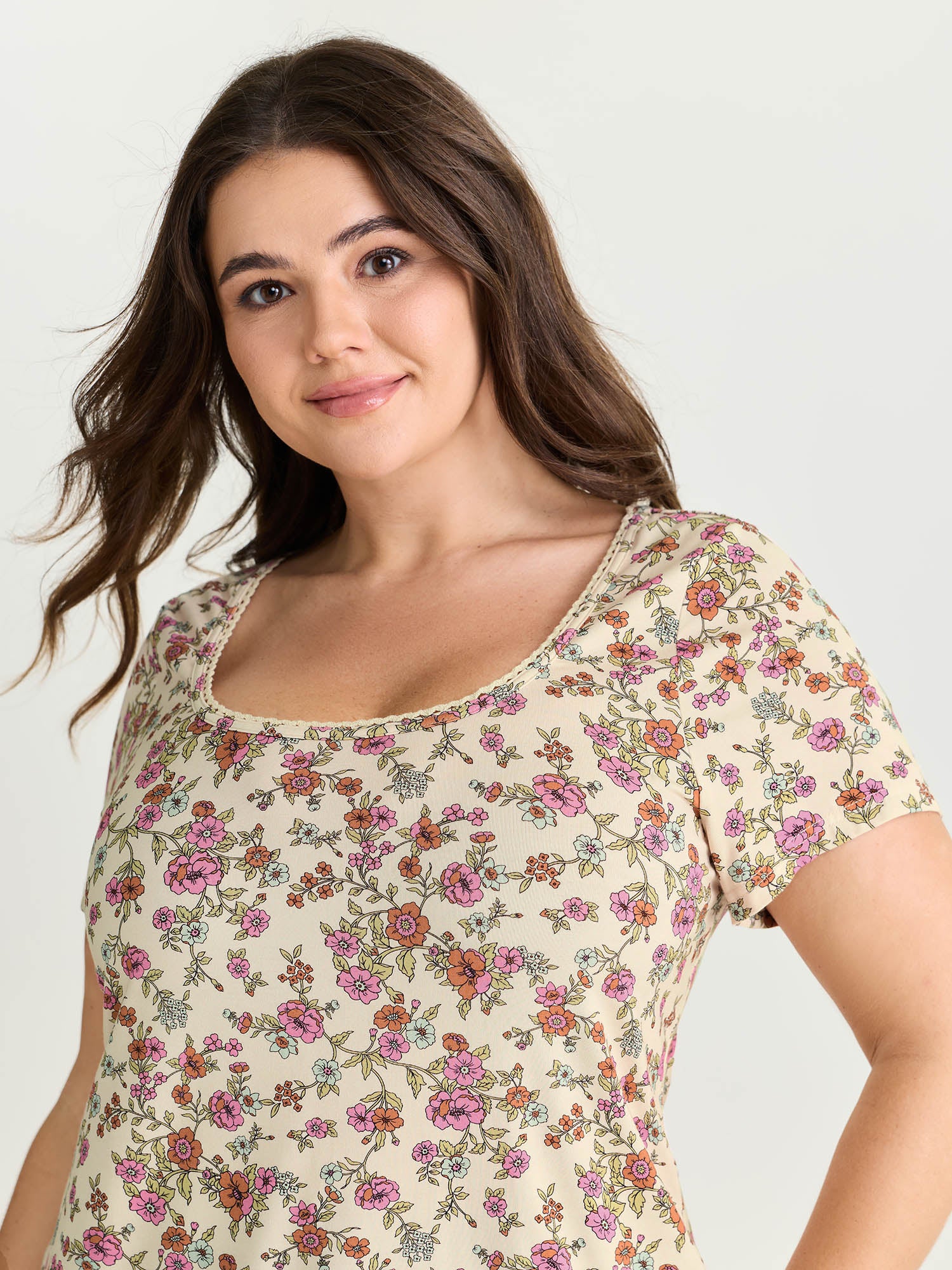 Floral Print Scoop Neckline Fitted T-Shirt - Image 2