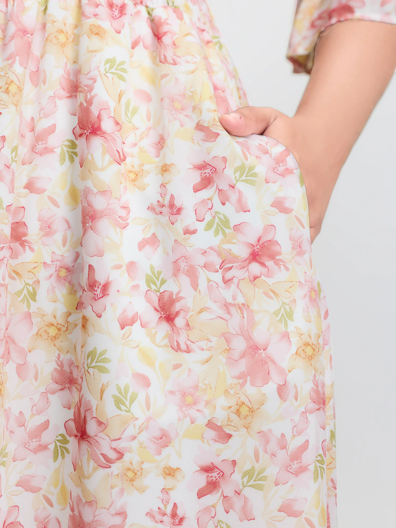 Floral Print Shirred Neckline Maxi Dress - Image 3