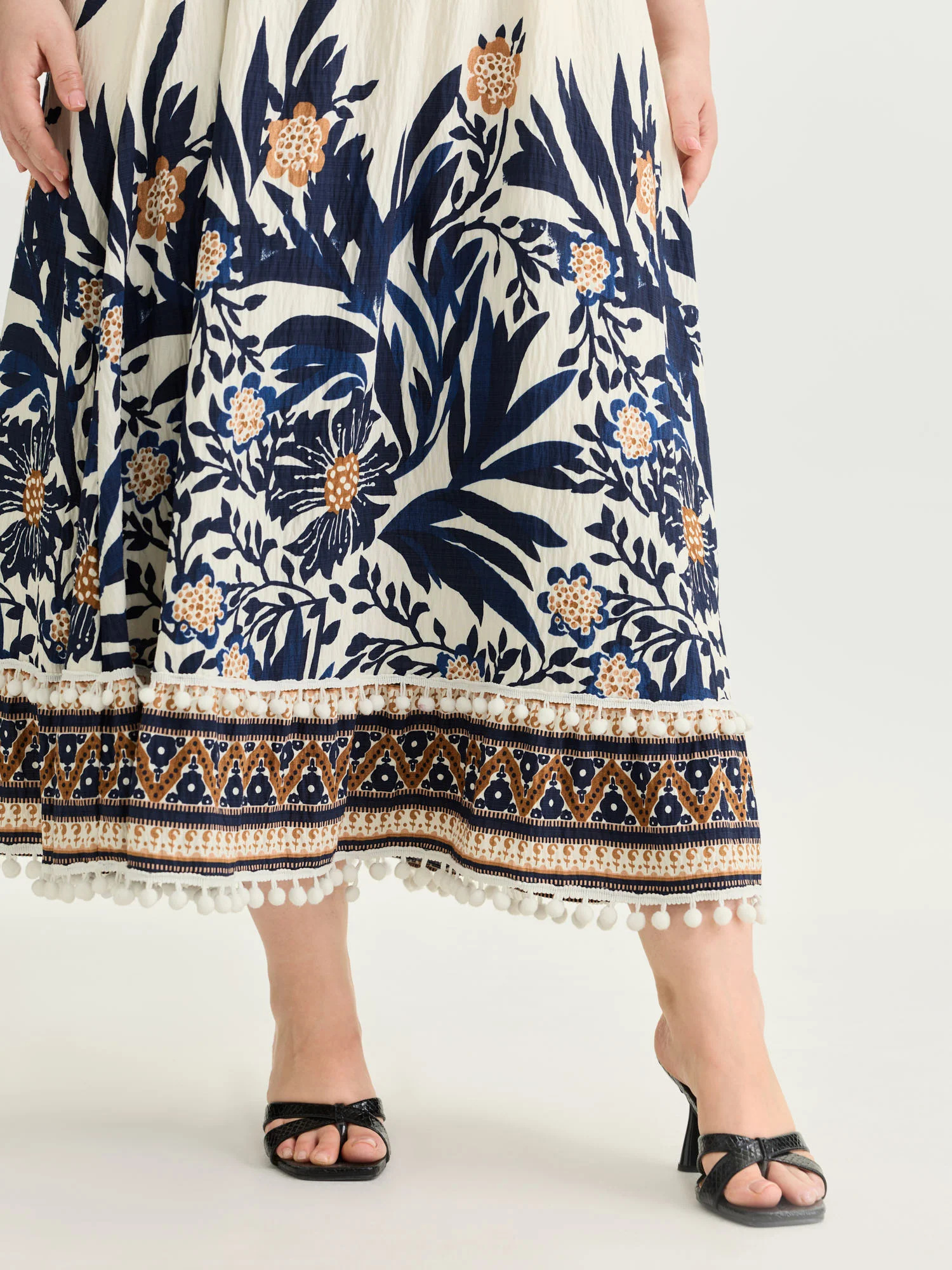 Floral Print Shirred Pom Pom Hem Maxi Dress - Image 4