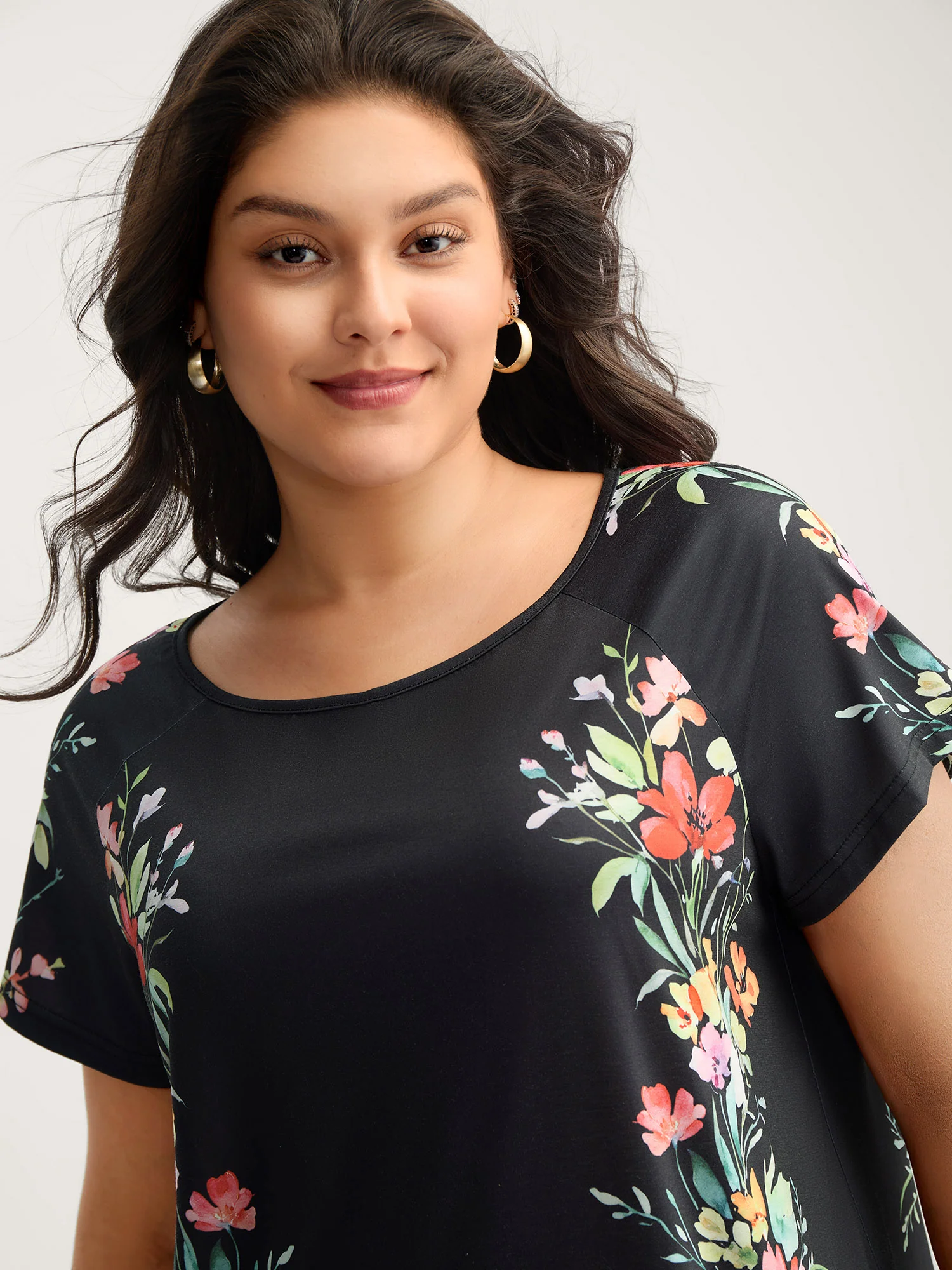 Floral Print Solid Round Neck T-Shirt - Image 2