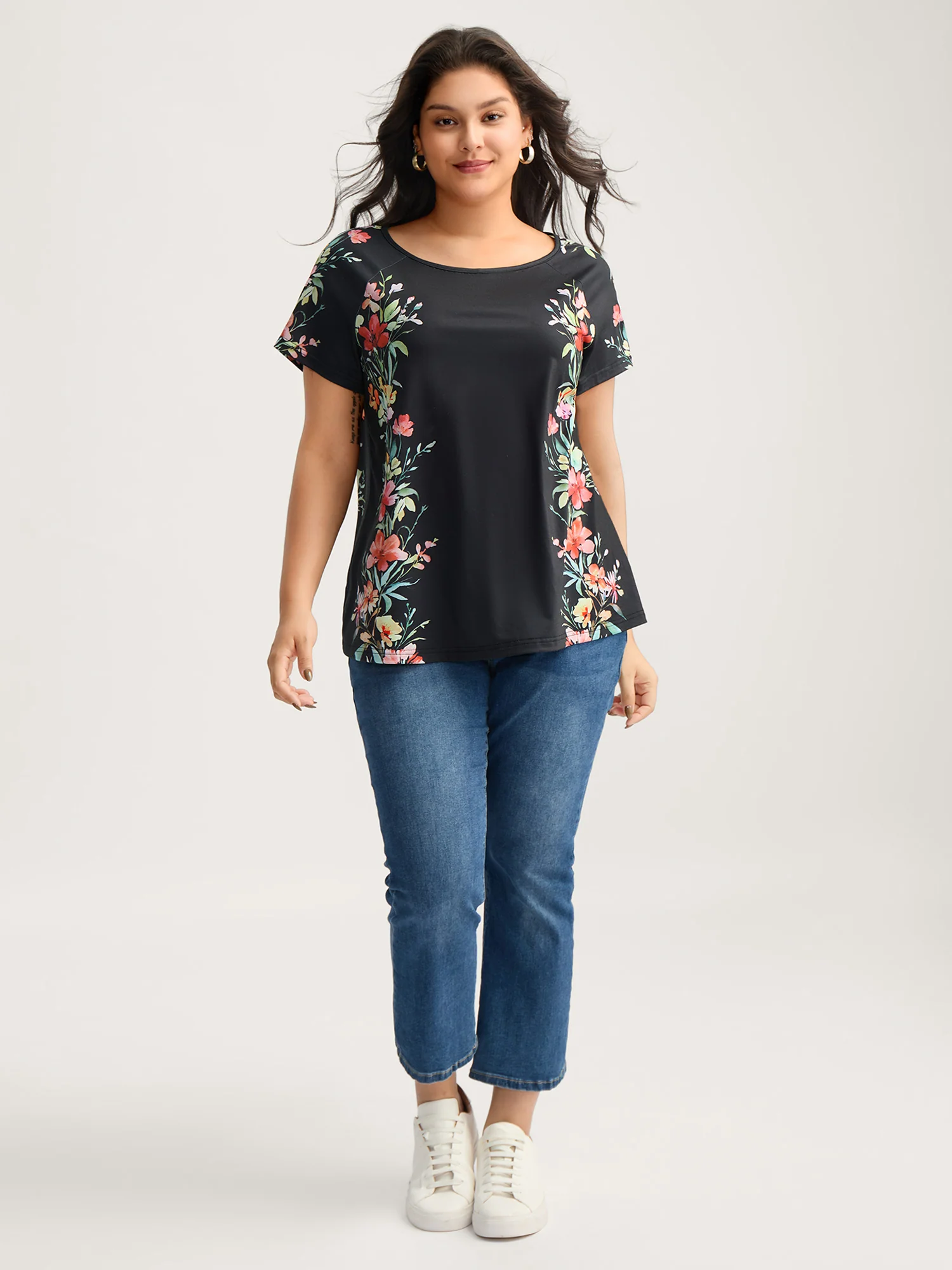 Floral Print Solid Round Neck T-Shirt - Image 3