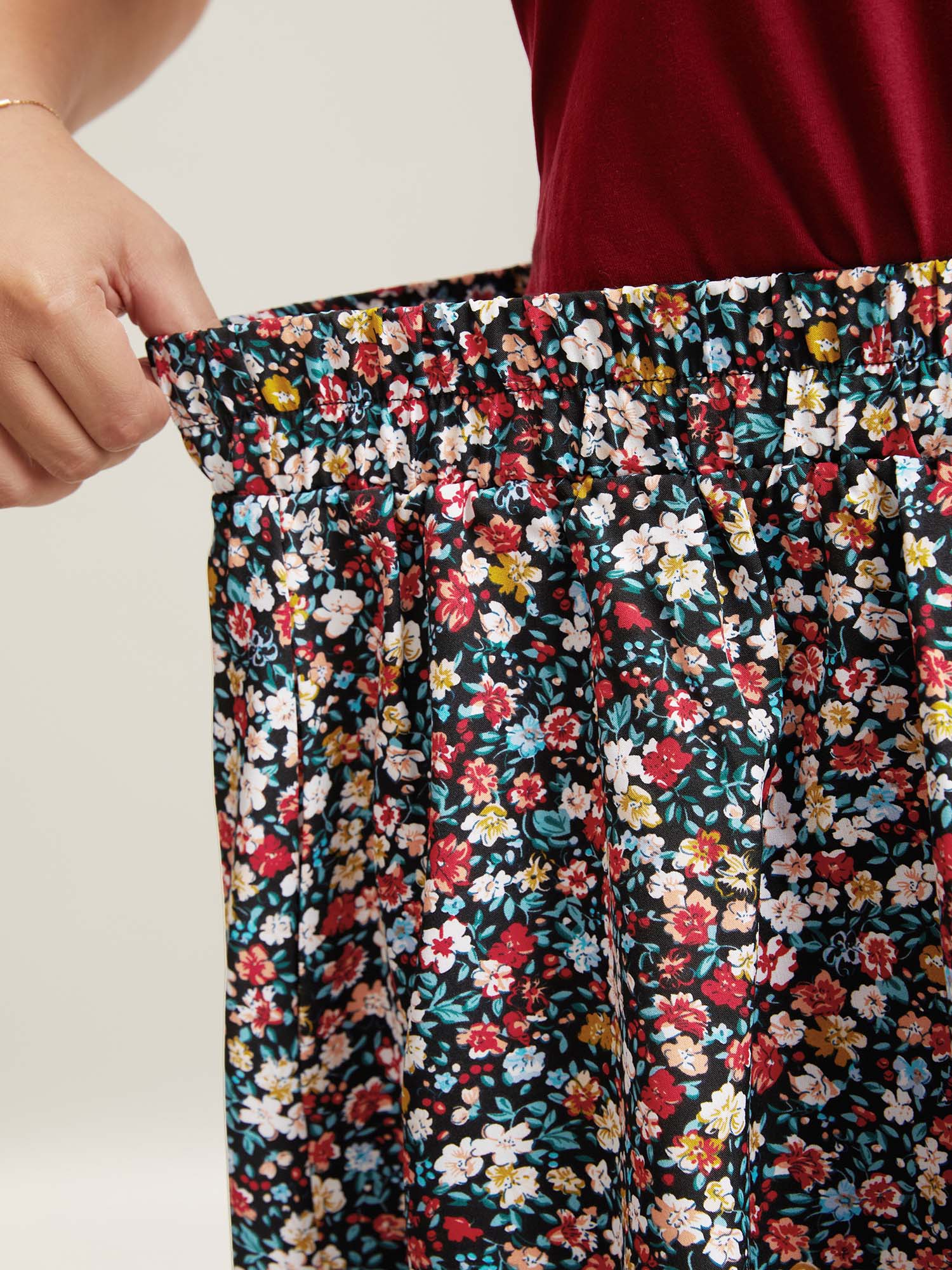Floral Print Stretchy Smocked Waist Mini Skirt - Image 2