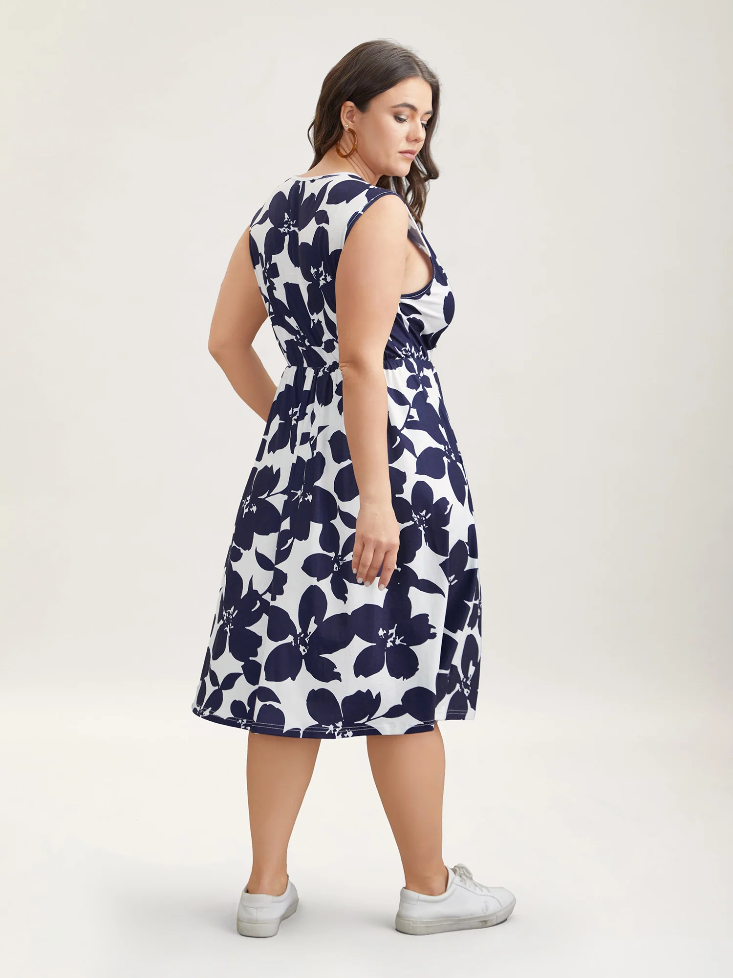 Floral Print Surplice Neck Midi Dress - Image 5
