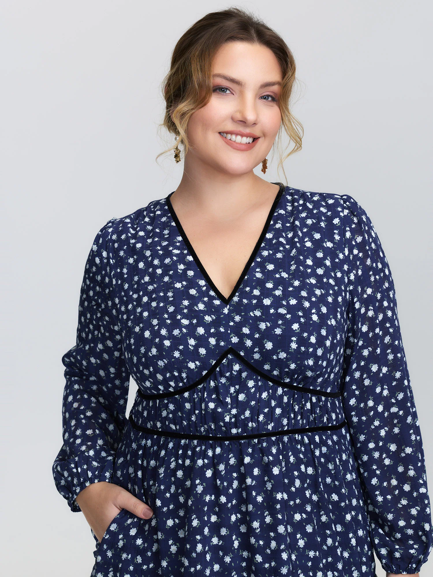 Floral Print Tiered V-Neck Midi Dress - Image 2