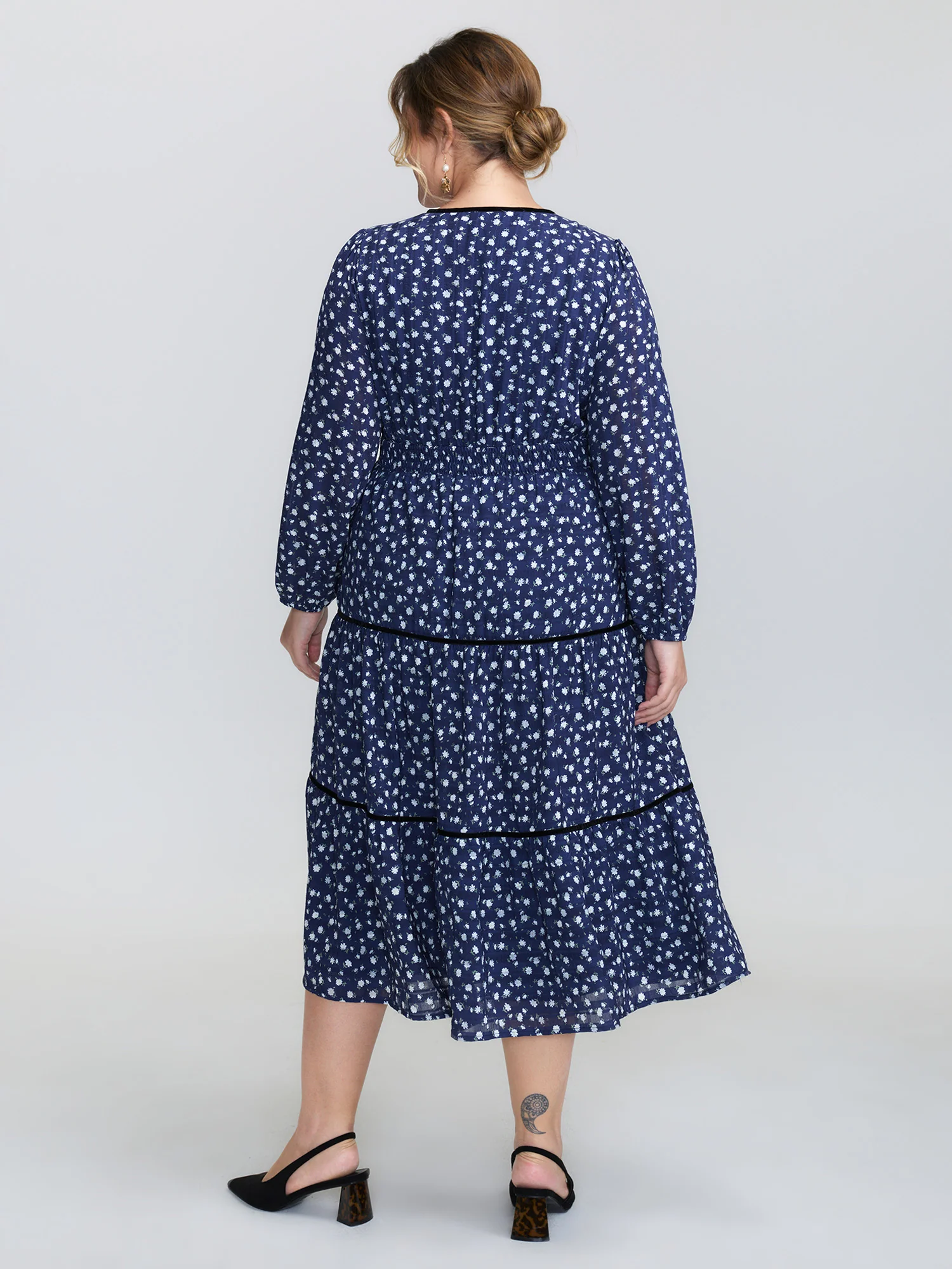 Floral Print Tiered V-Neck Midi Dress - Image 4