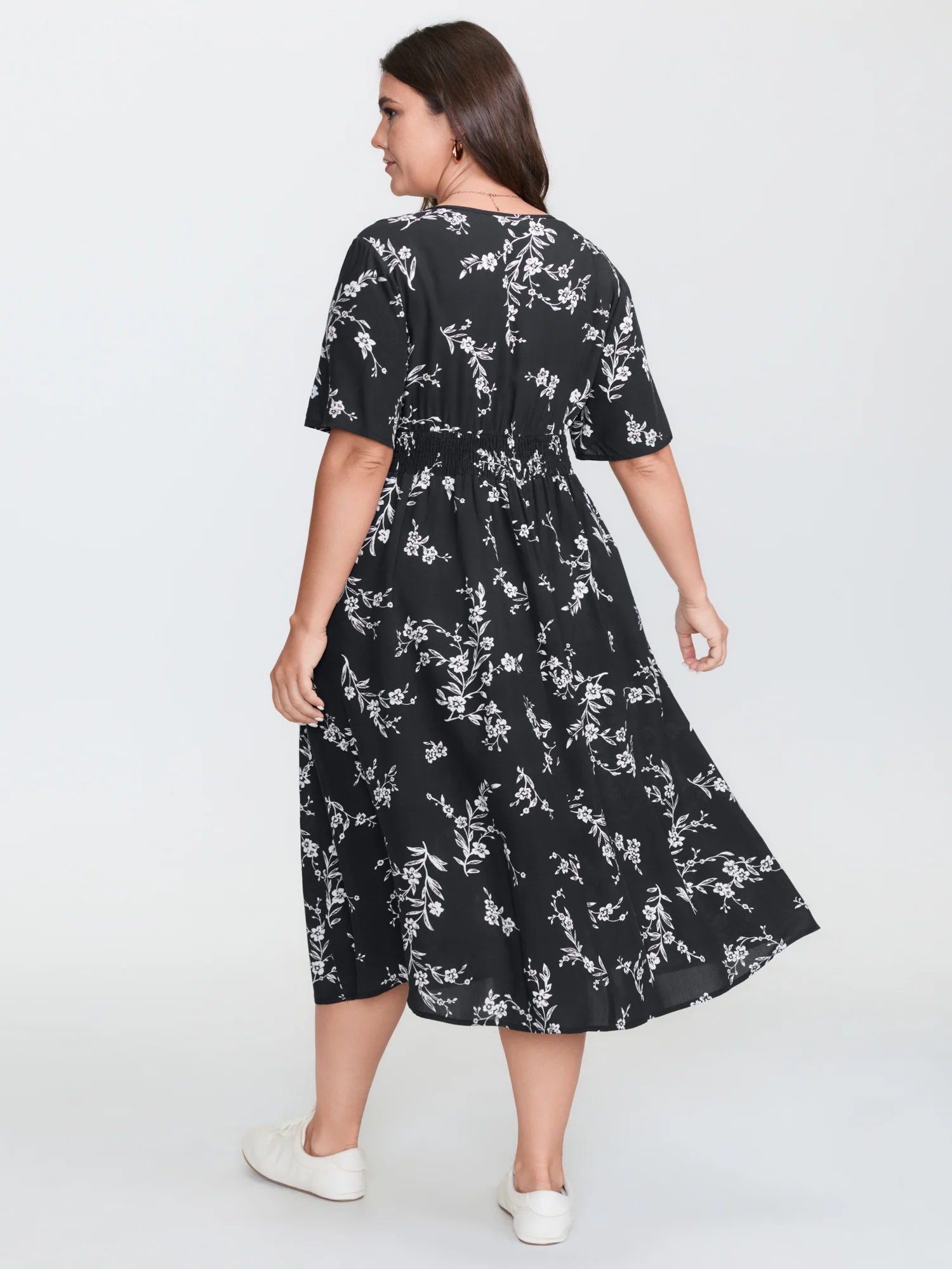 Floral Print Wrap Neckline Shirred Midi Dress - Image 4