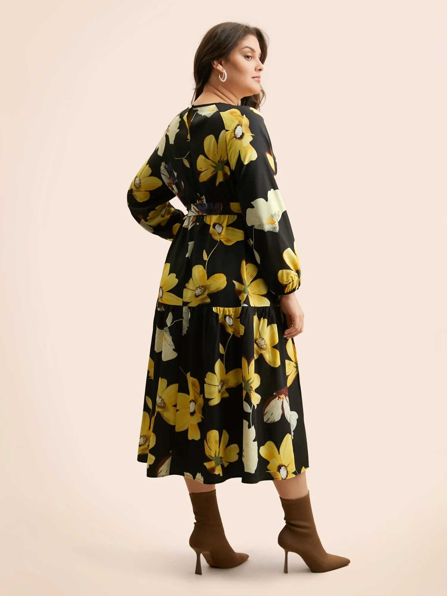 Floral Round Neck Gathered Belted Dress - Image 3