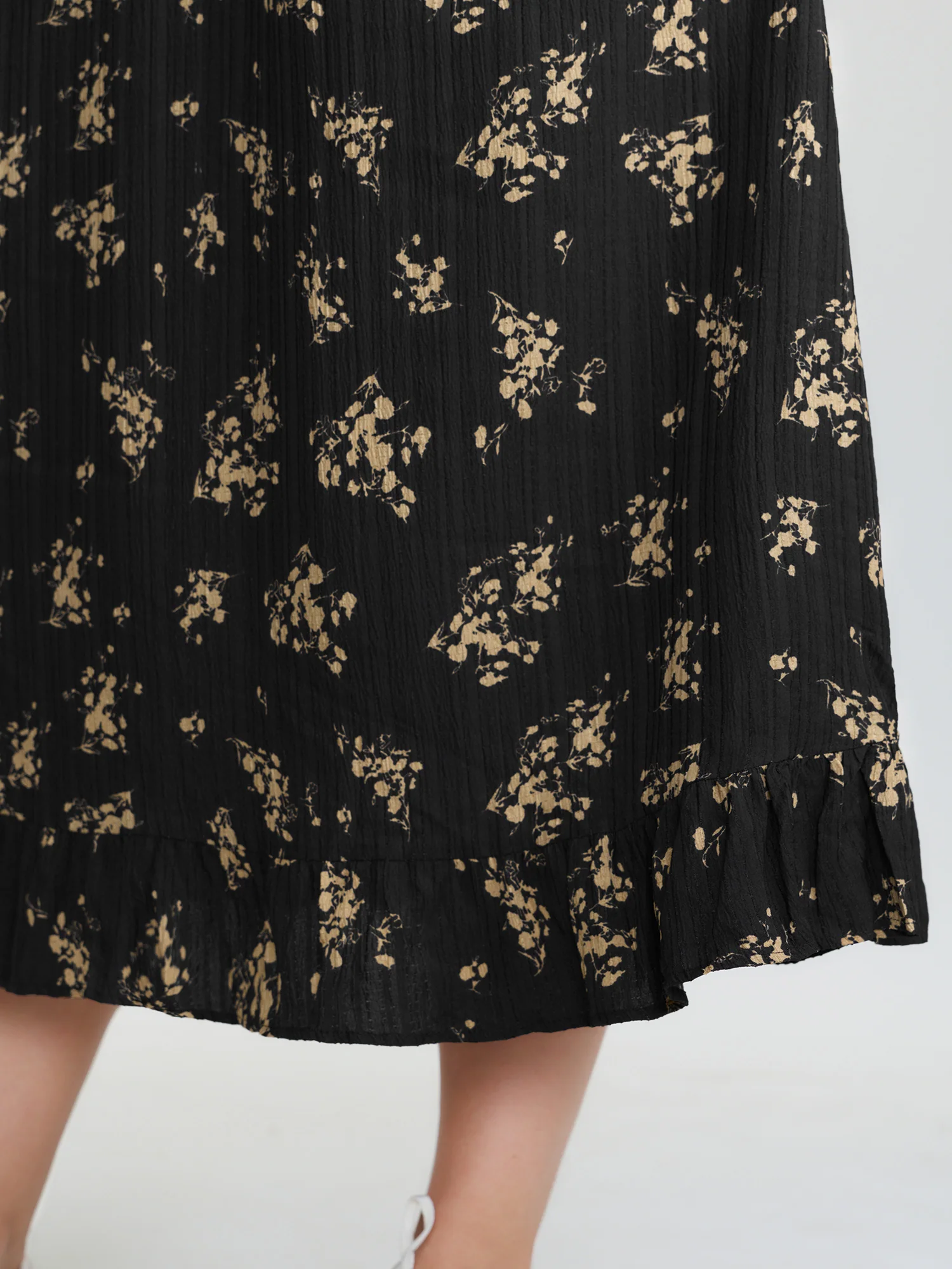 Floral Shirred Color Contrast Midi Dress - Image 4