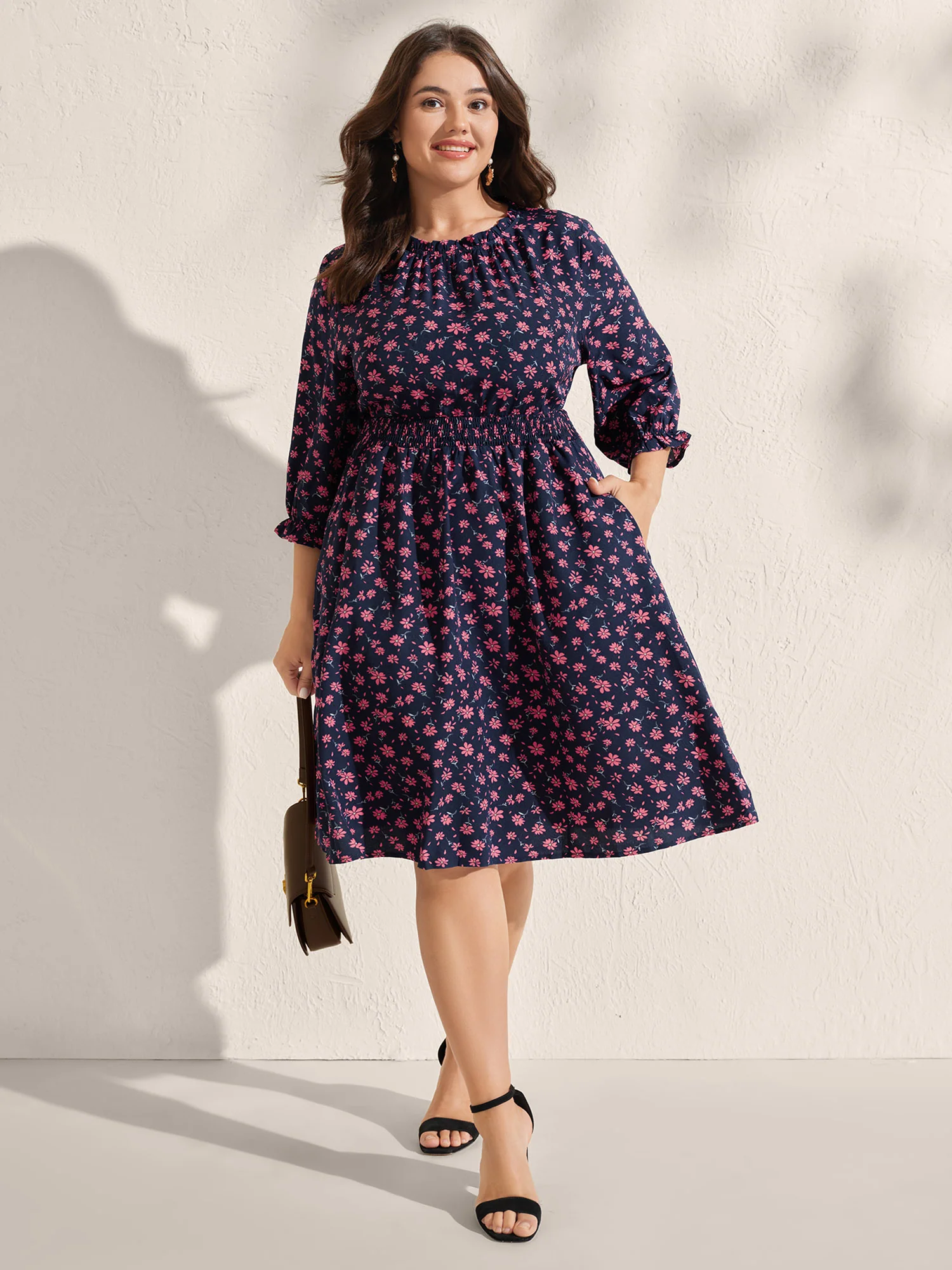 Floral Shirred Waist-Defining Pockets Midi Dress - Image 3