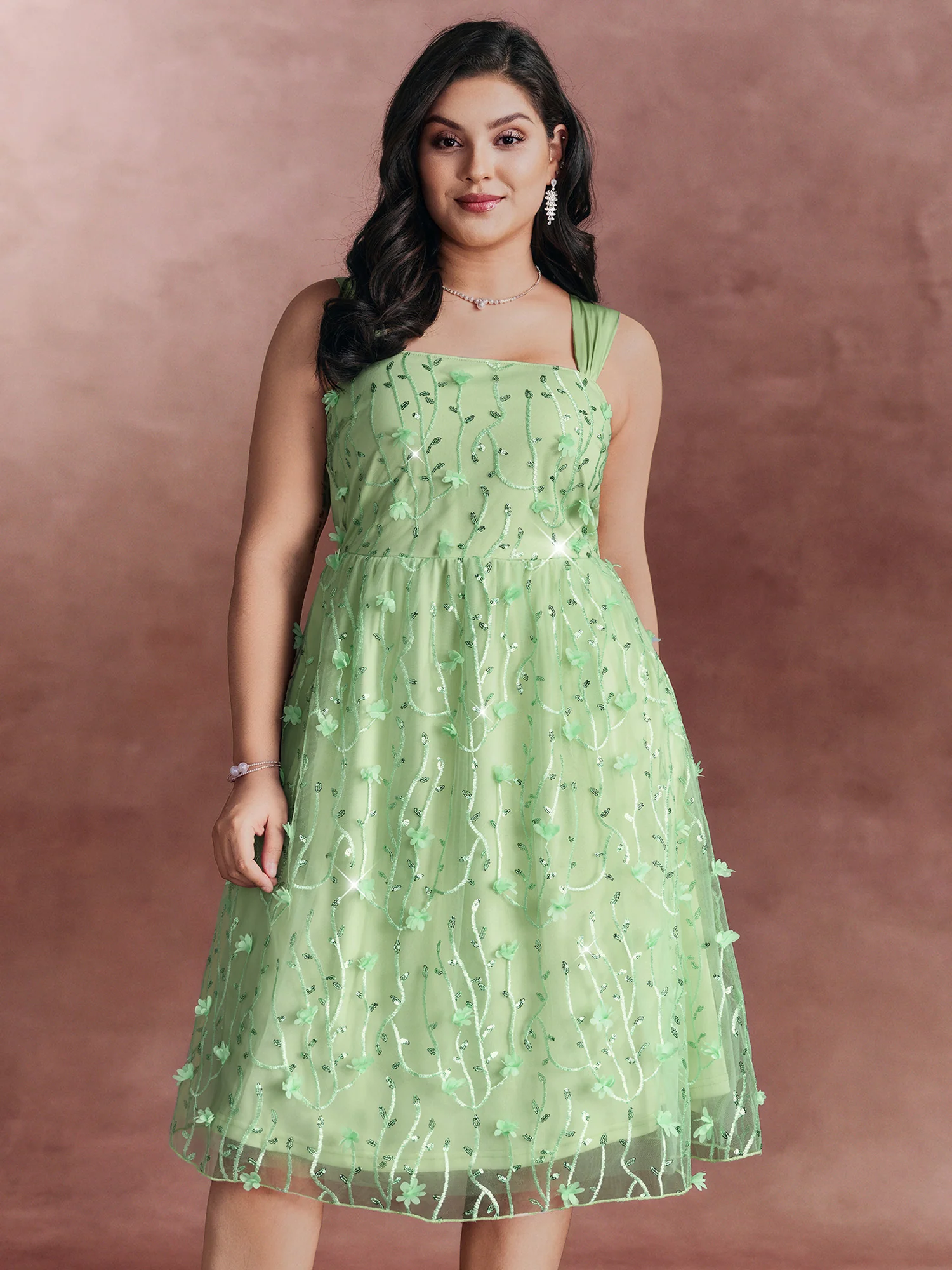 Floral Textured Square Neckline Lined Midi Dress - Image 2