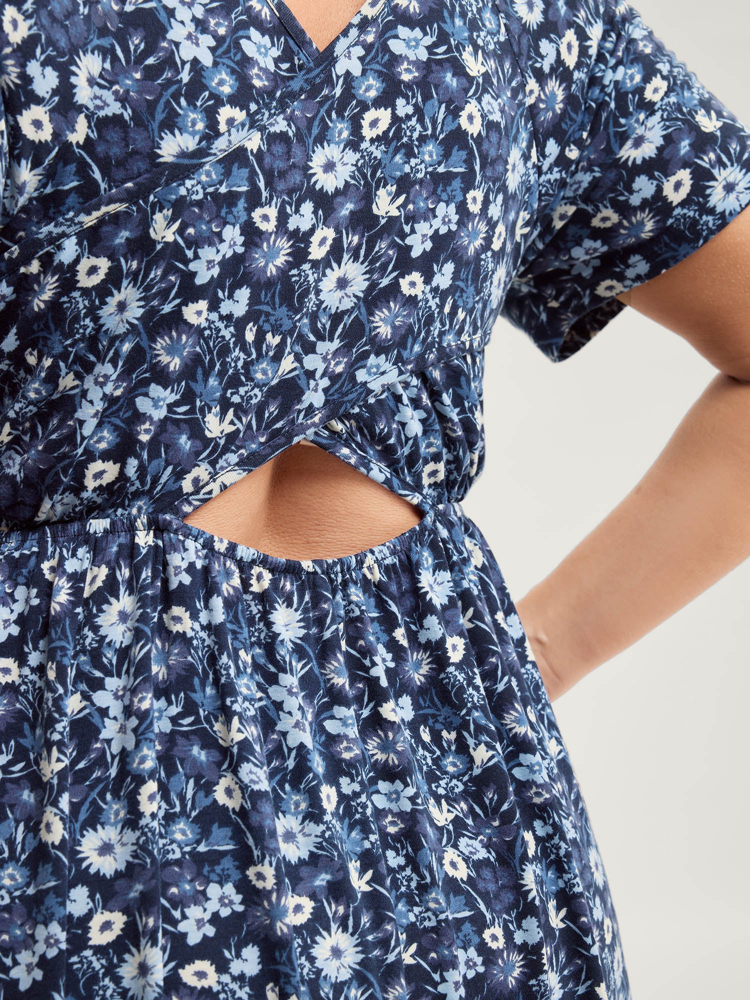 Florals Crossover Back Cut-Out Midi Dress - Image 5
